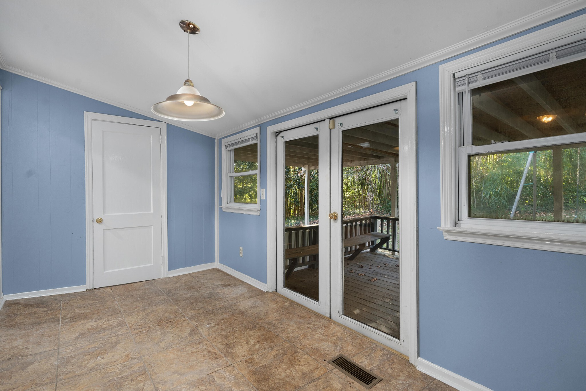 1206 Peter Pan Road Property Photo 17