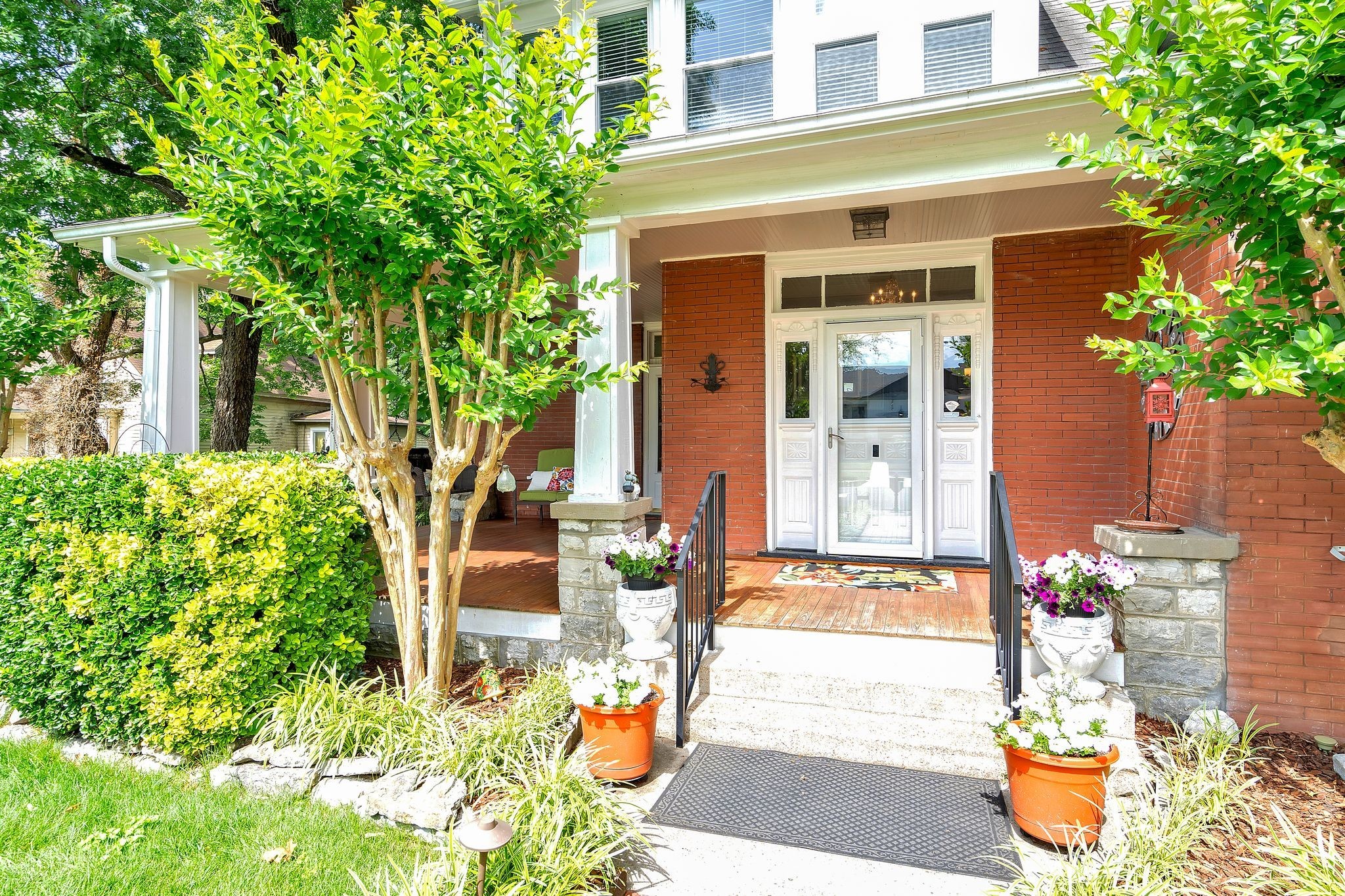 310 Lincoln Ave, N Property Photo 2