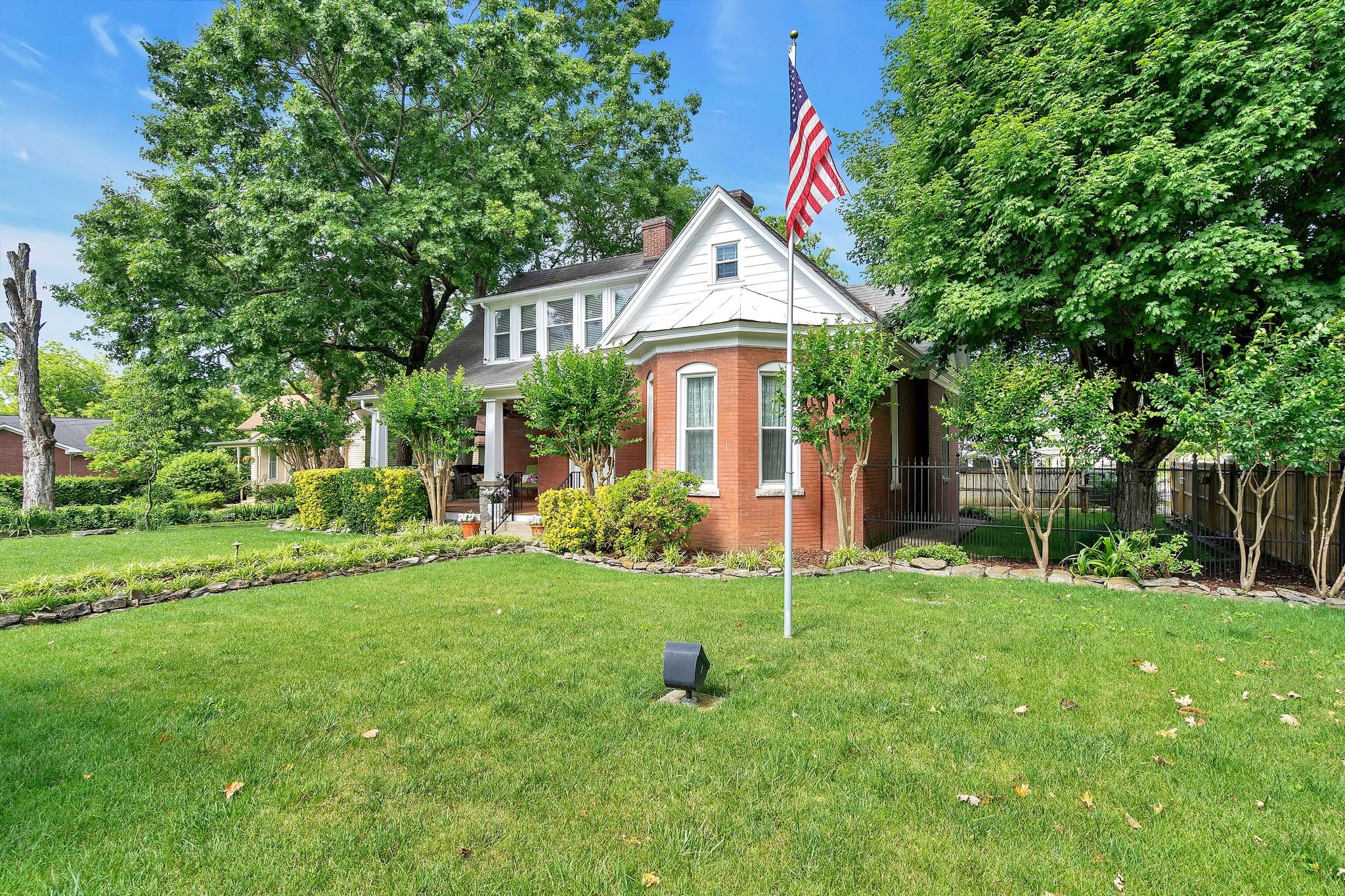 310 Lincoln Ave, N Property Photo 3
