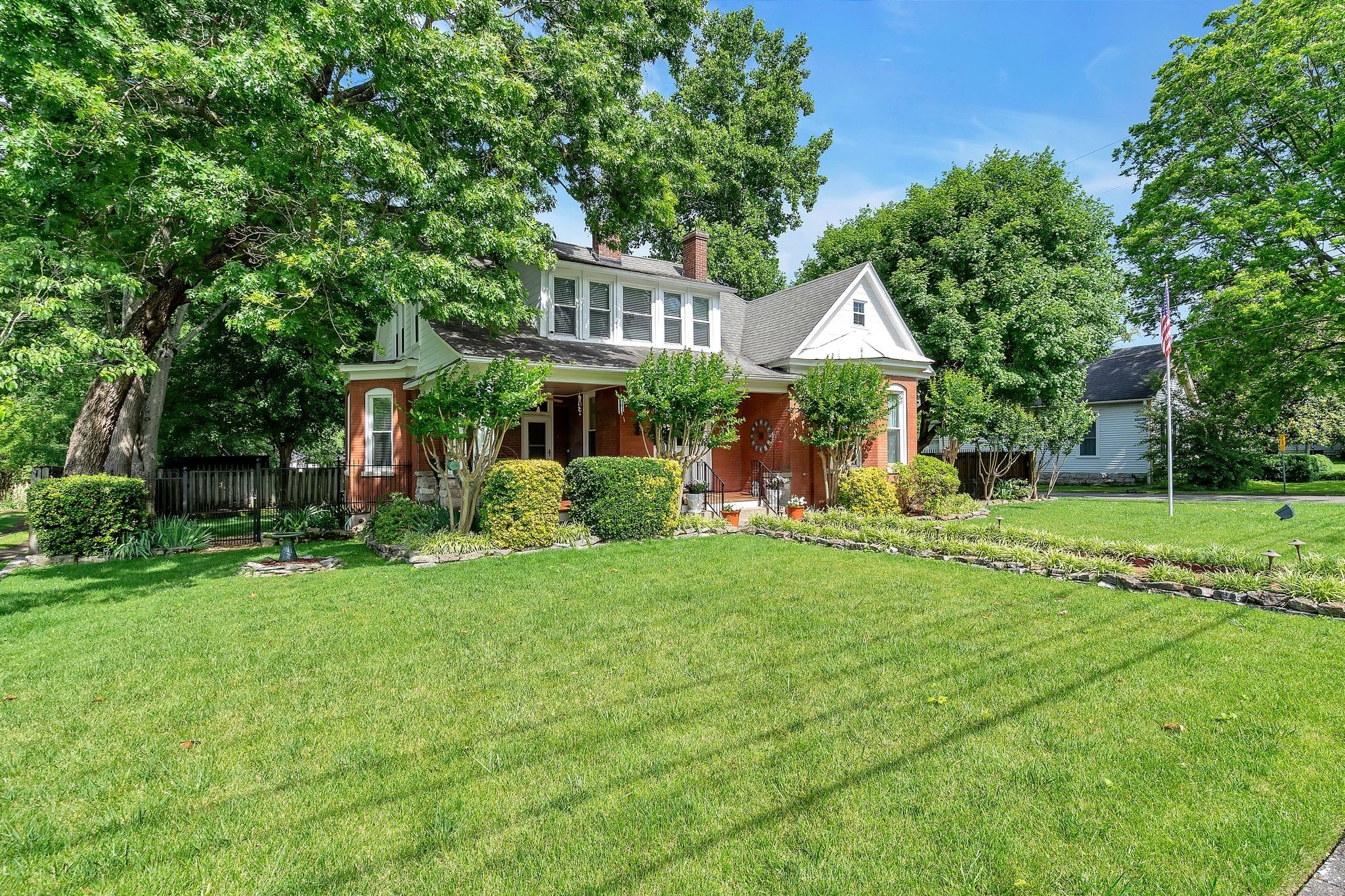 310 Lincoln Ave, N Property Photo 4