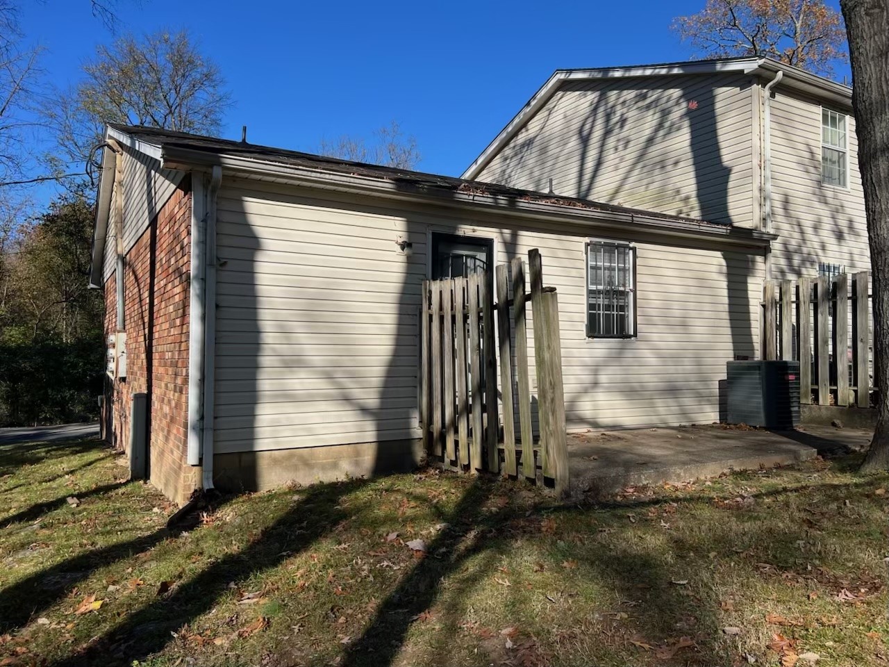213 Oak Grove Dr Property Photo 4