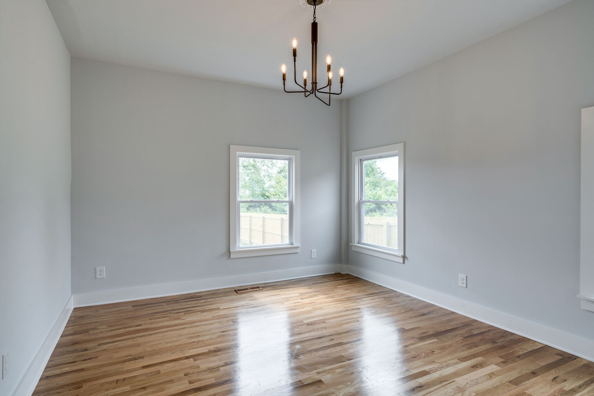 1613 23rd Ave, N Property Photo 6