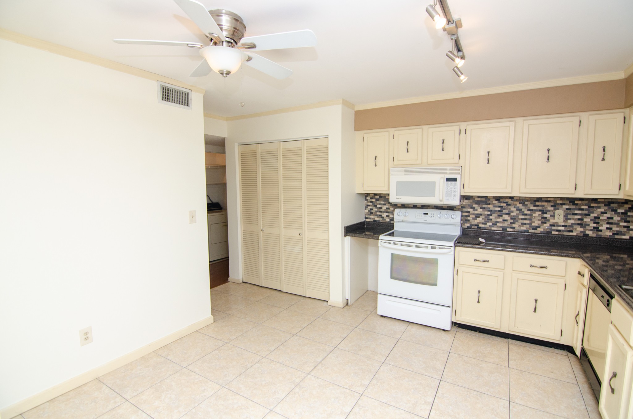 4487 Post Pl Property Photo 8