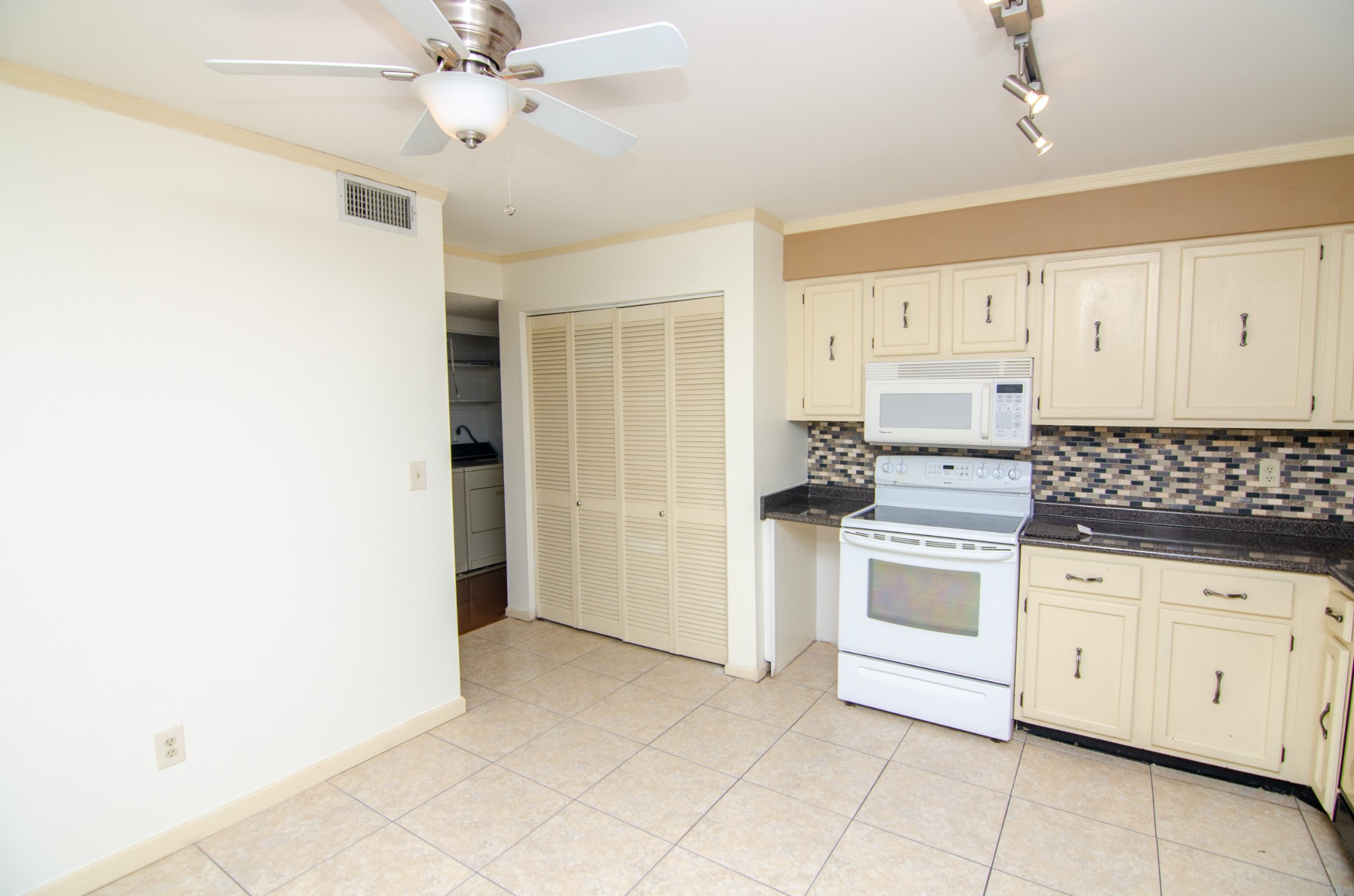 4487 Post Pl Property Photo 10