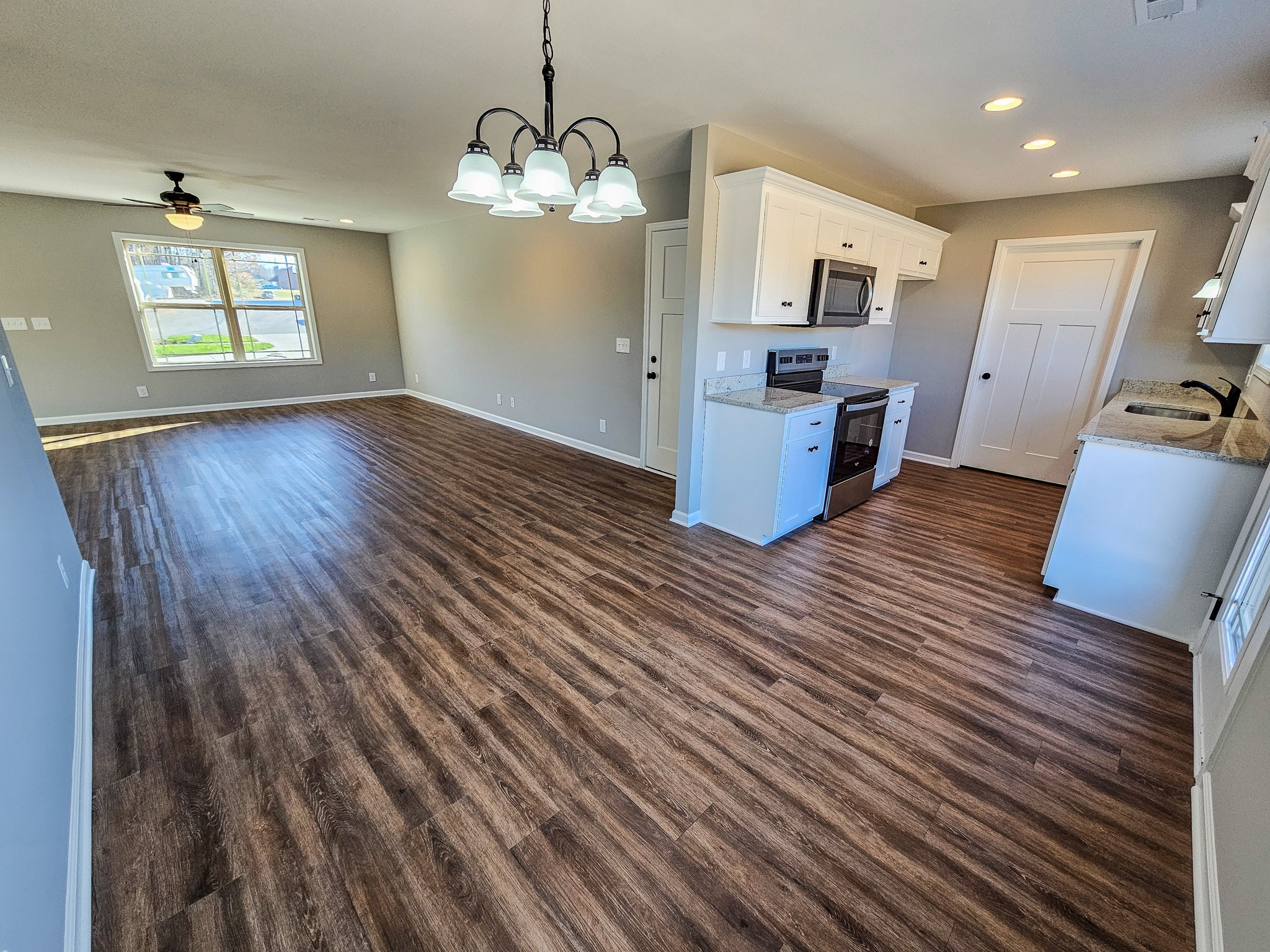 1521 Green Ln Property Photo 6