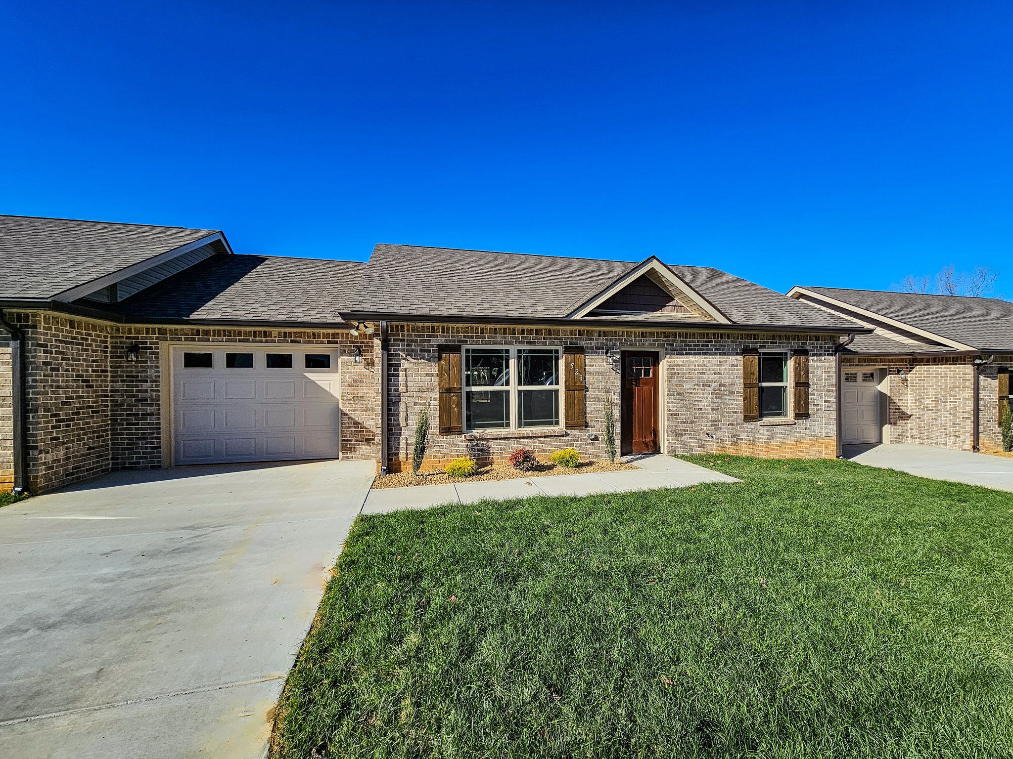 1523 Green Ln Property Photo 3