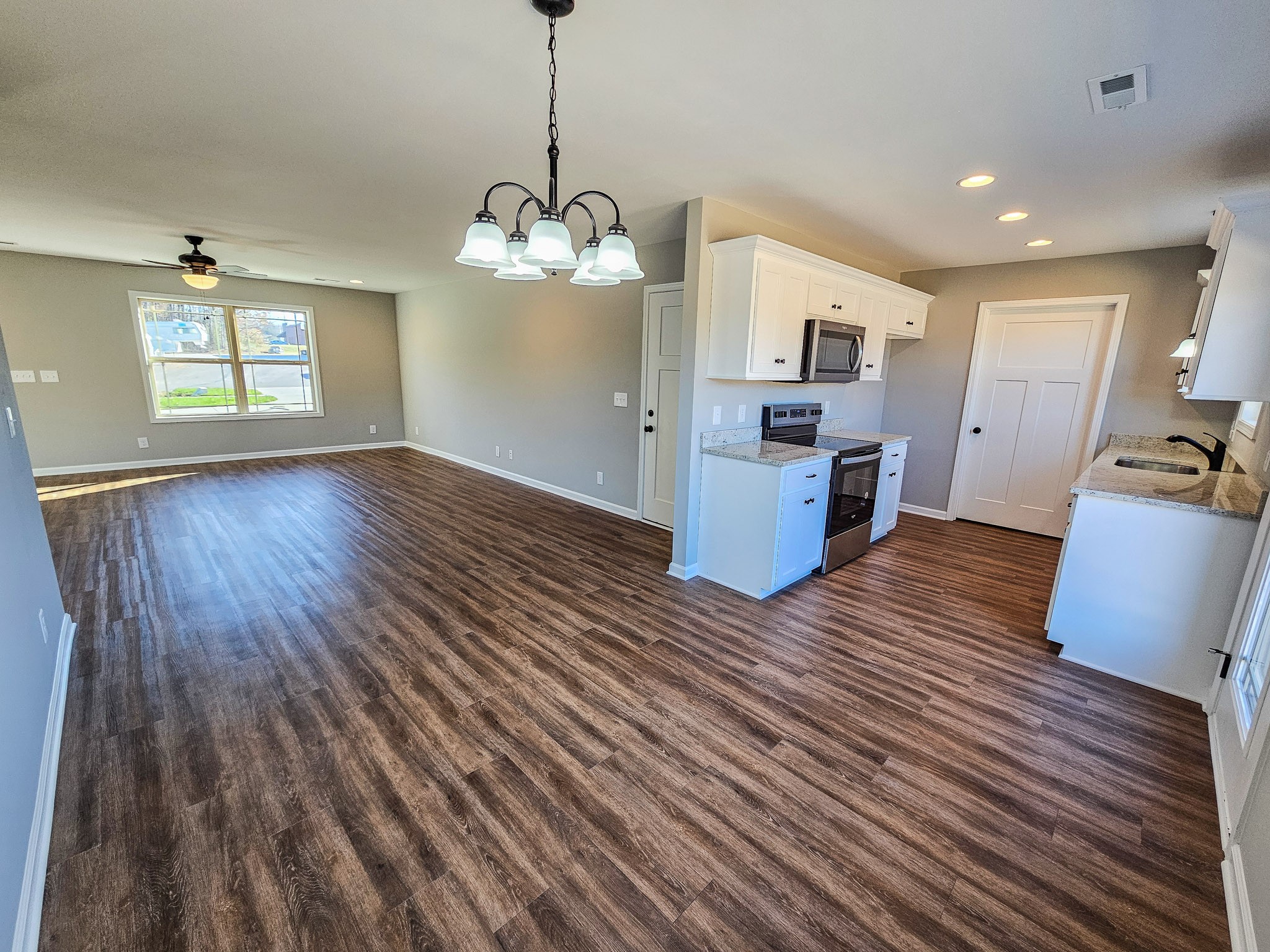 1523 Green Ln Property Photo 10