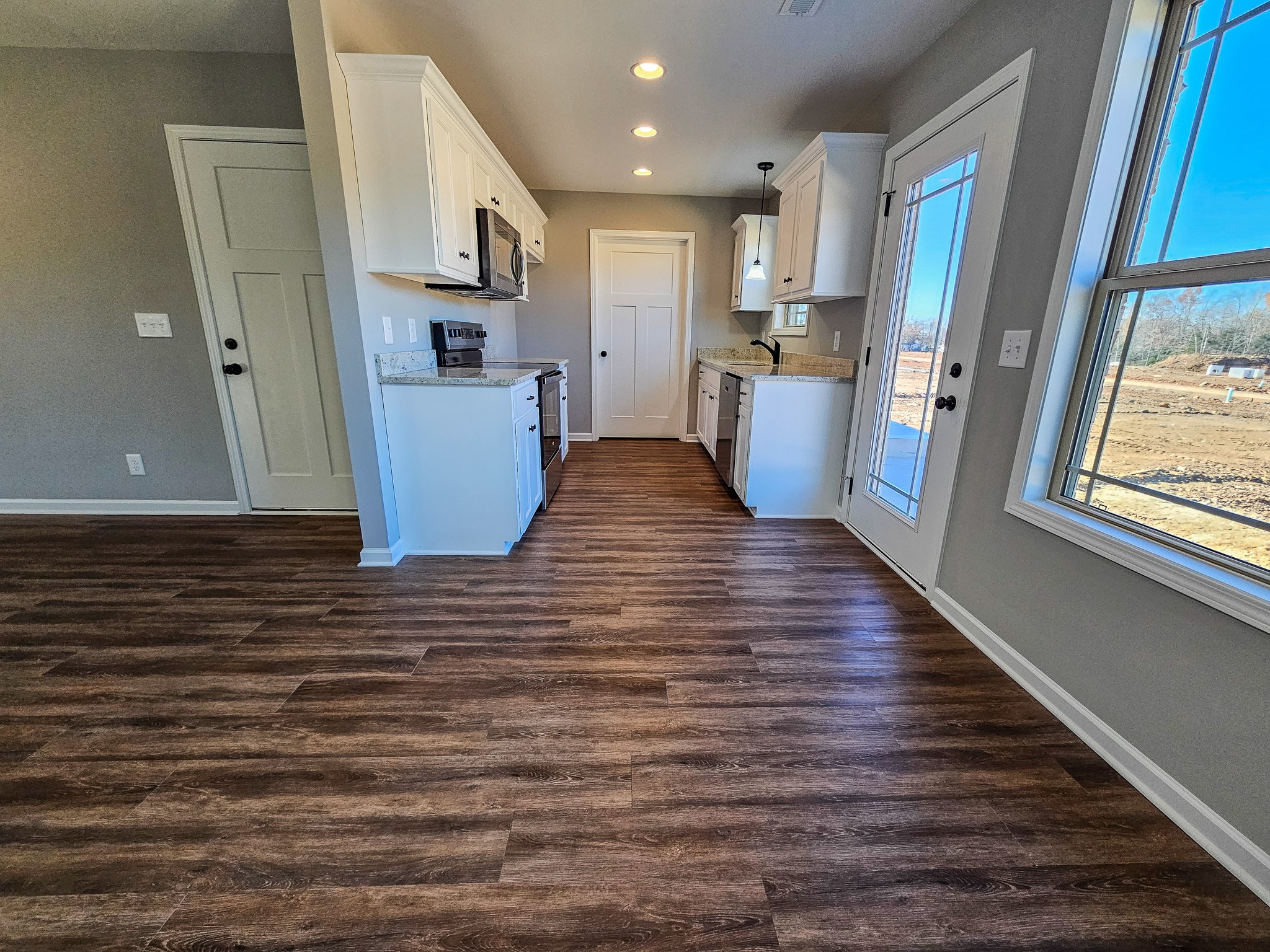 1523 Green Ln Property Photo 11