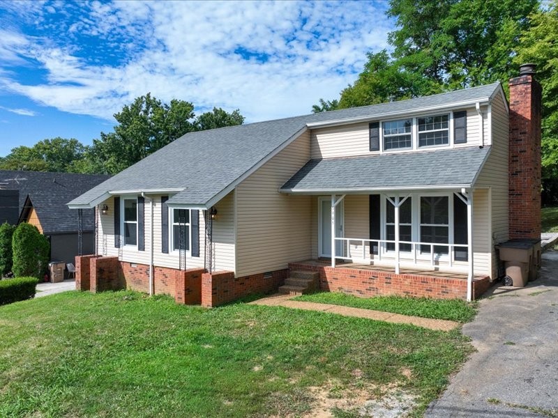 3905 Bradley Ct Property Photo 2