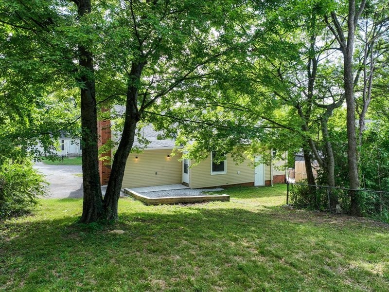 3905 Bradley Ct Property Photo 11