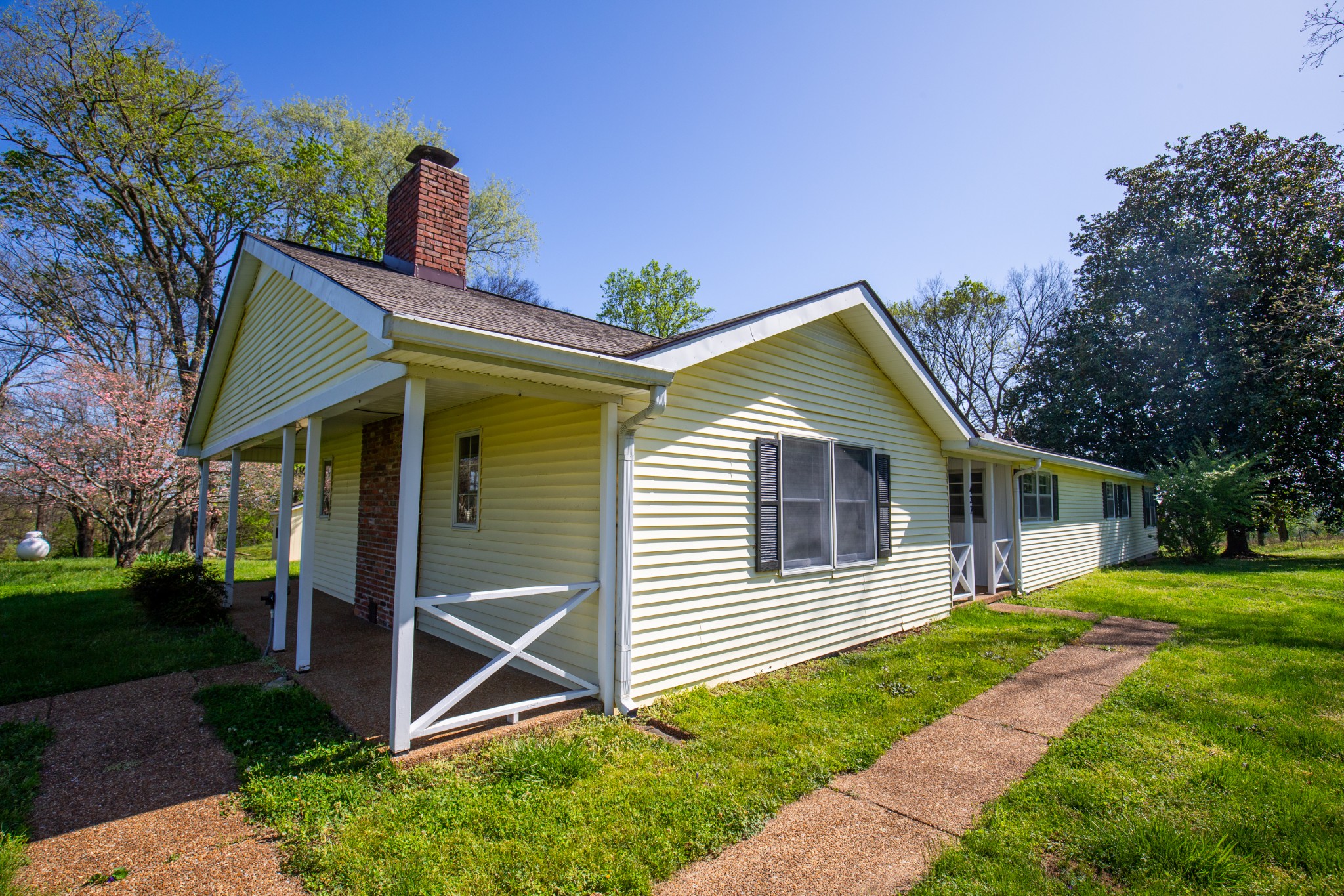 432 Menees Ln Property Photo 1