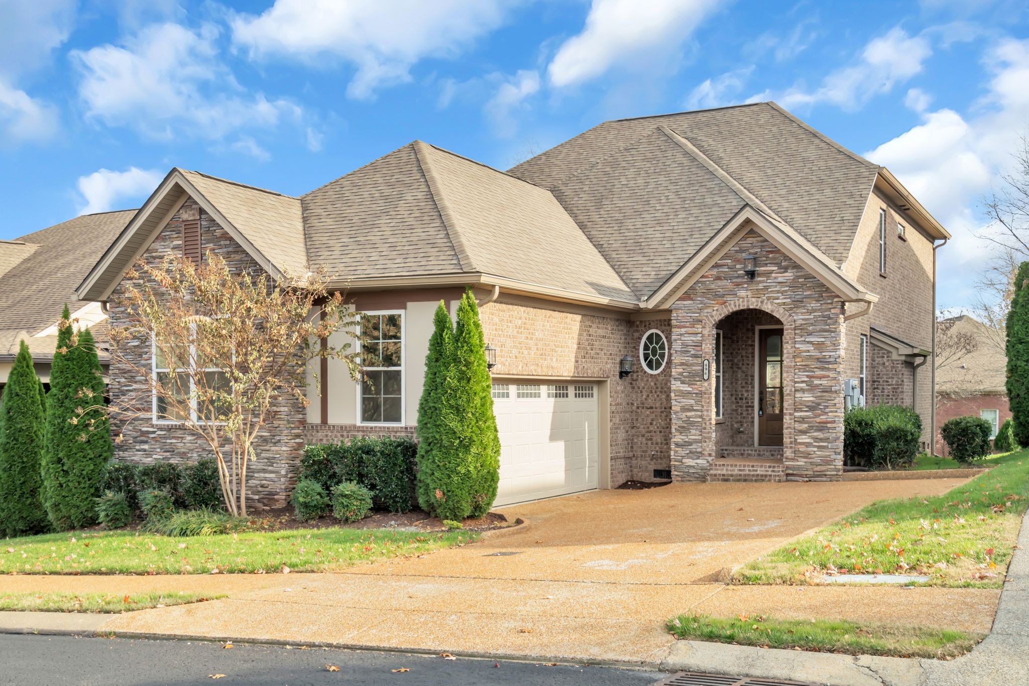 996 Golf Club Ln E Property Photo 1