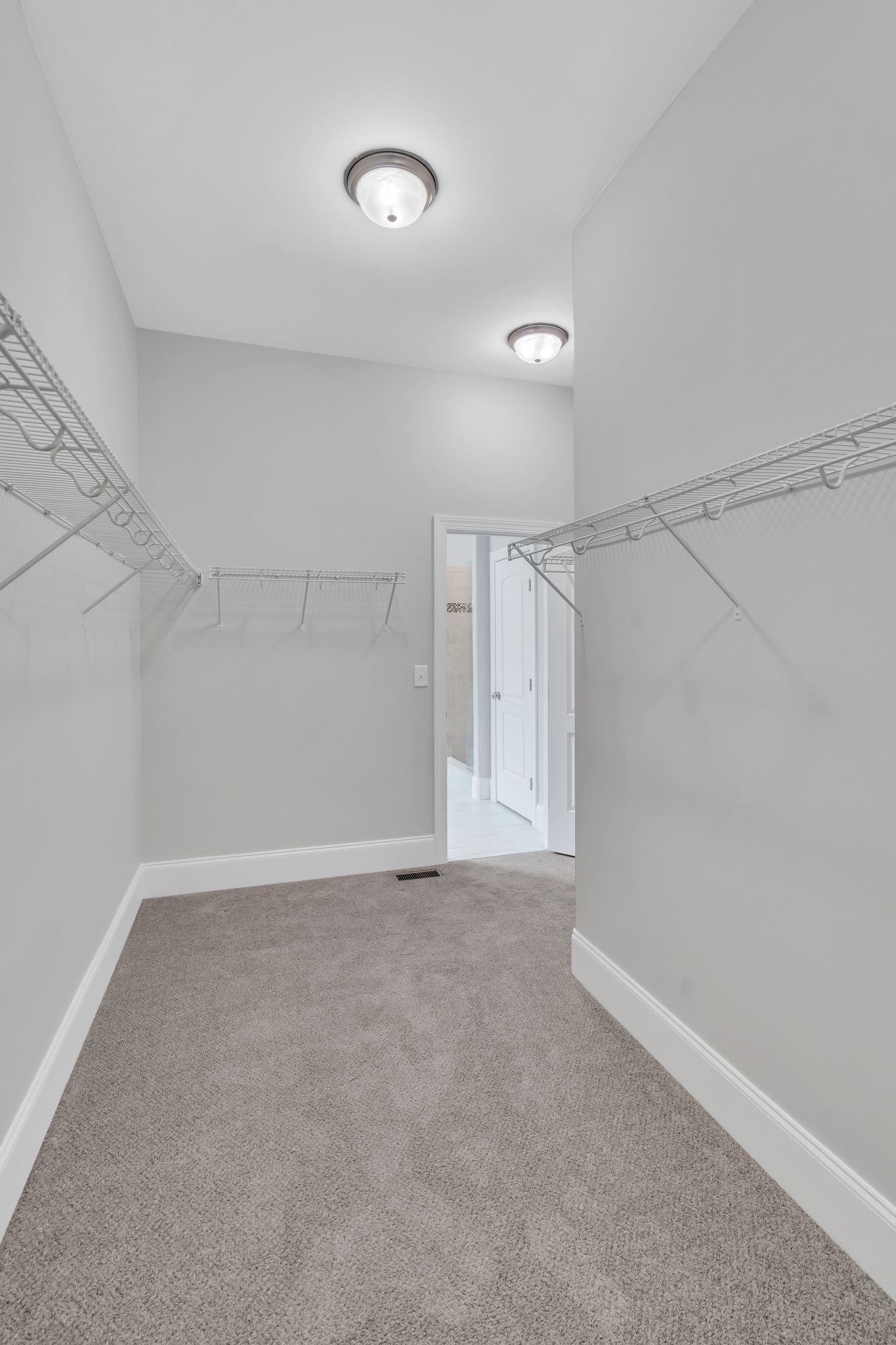 996 Golf Club Ln E Property Photo 25