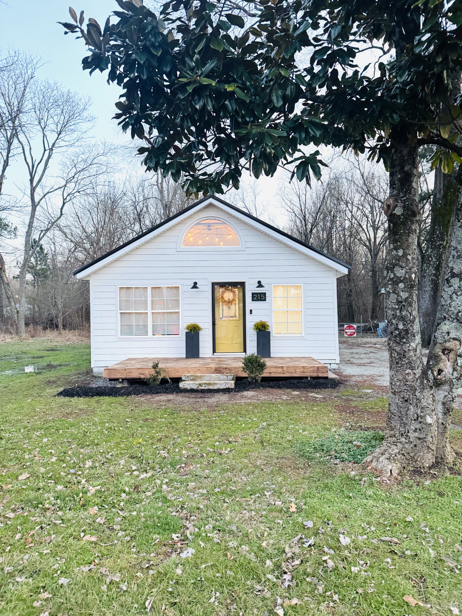 215 W College St Property Photo