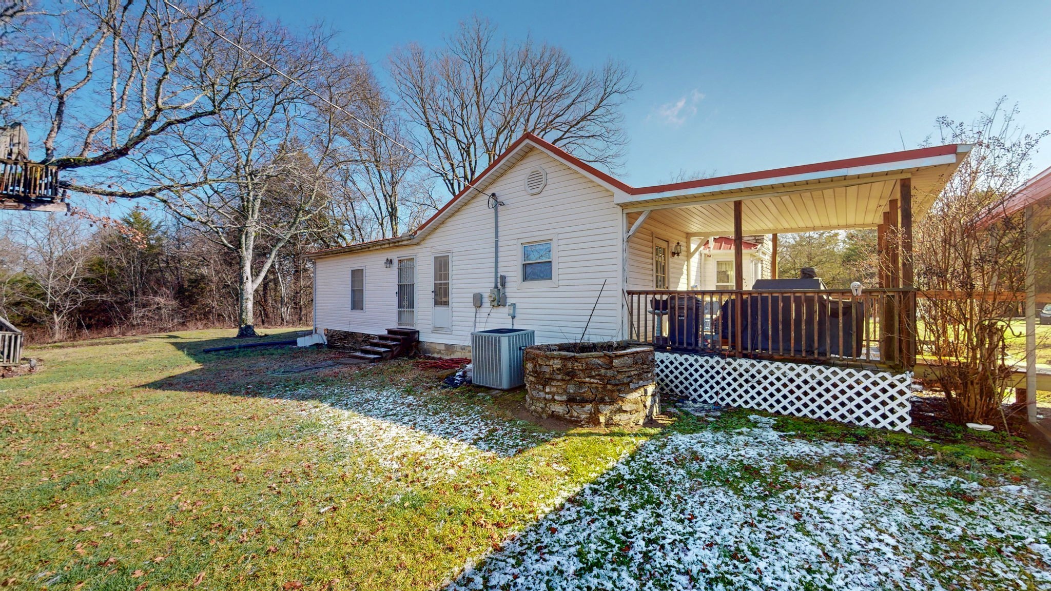 980 Baldy Ford Road Property Photo 2