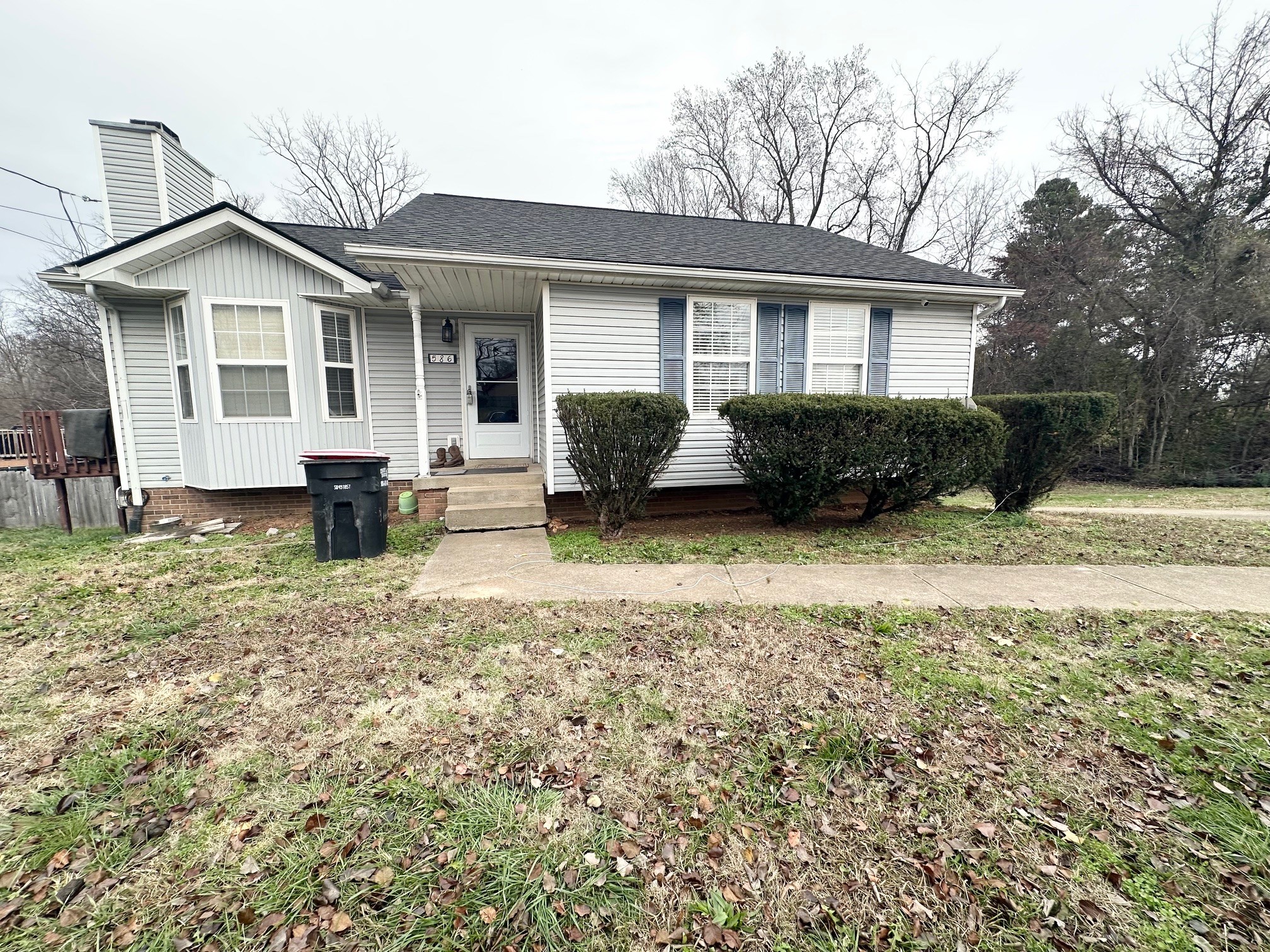 586 Somerset Ln Property Photo 1