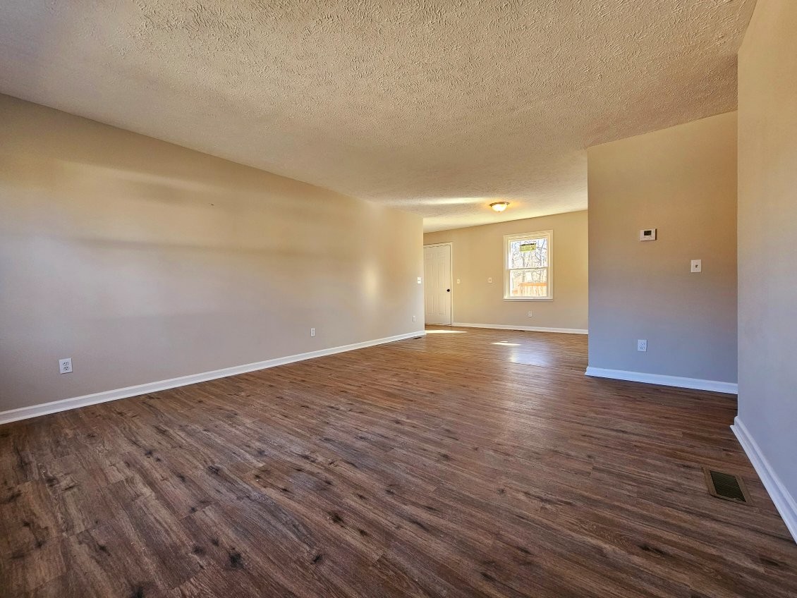 103 Candy Dr Property Photo 4