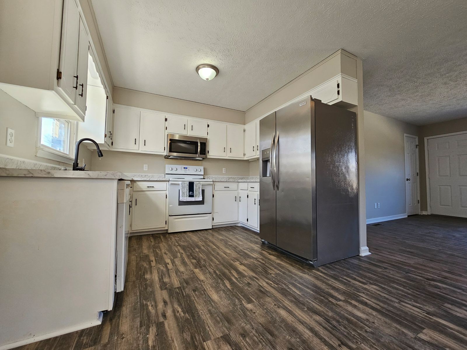 103 Candy Dr Property Photo 6