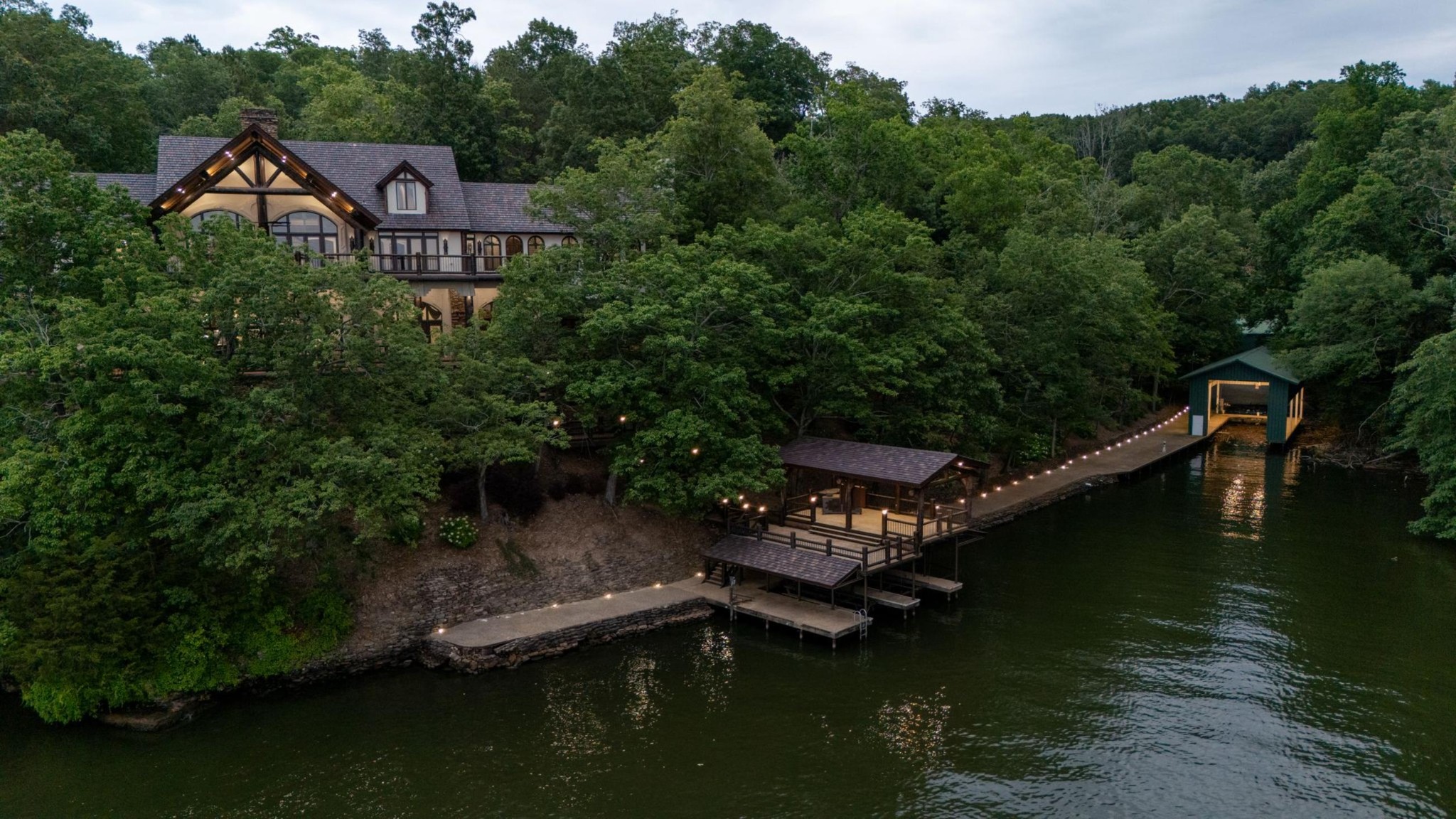 721 Three Point Rd Property Photo 8