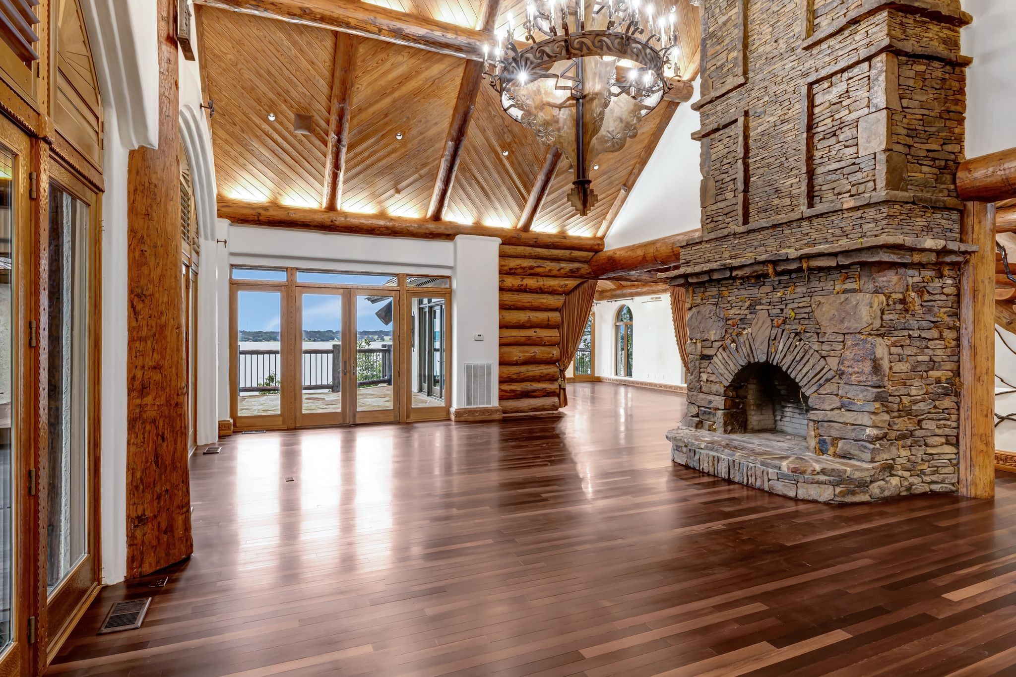 721 Three Point Rd Property Photo 14