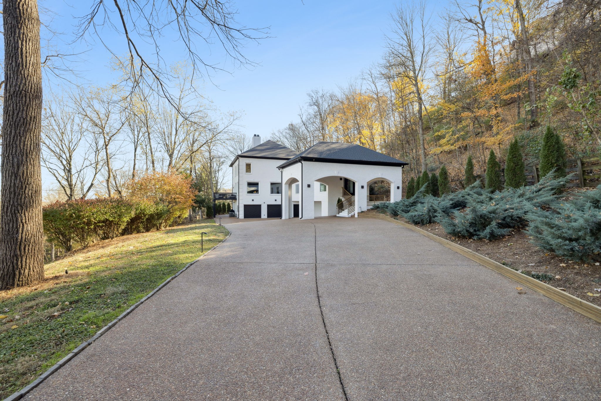 1002 Cadbury Ct Property Photo 2