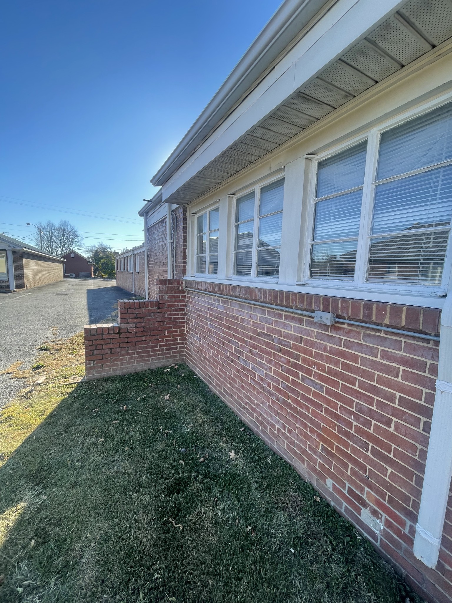 233 E Gaines St Property Photo 16