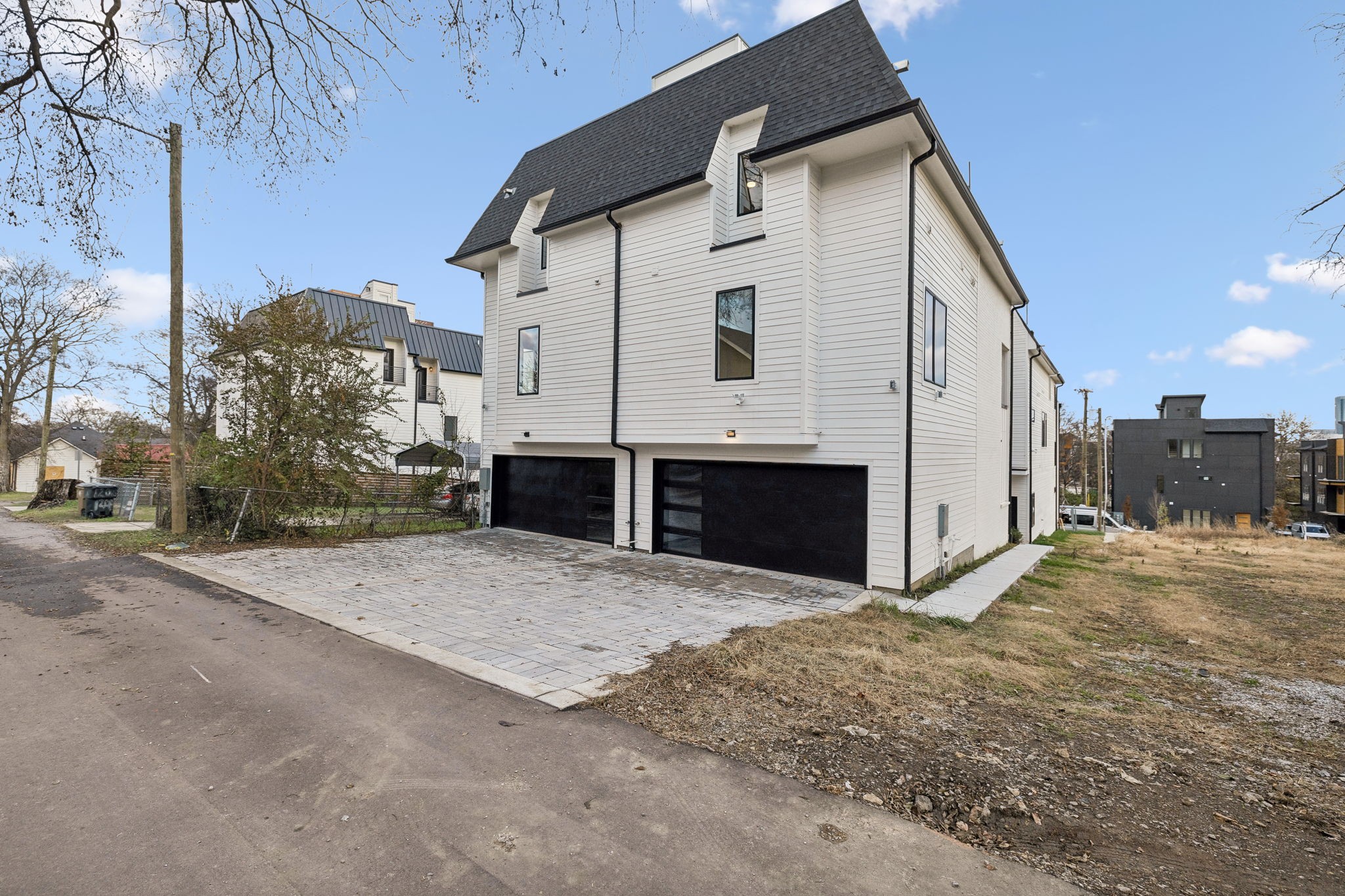 1210 Ireland St Property Photo 2