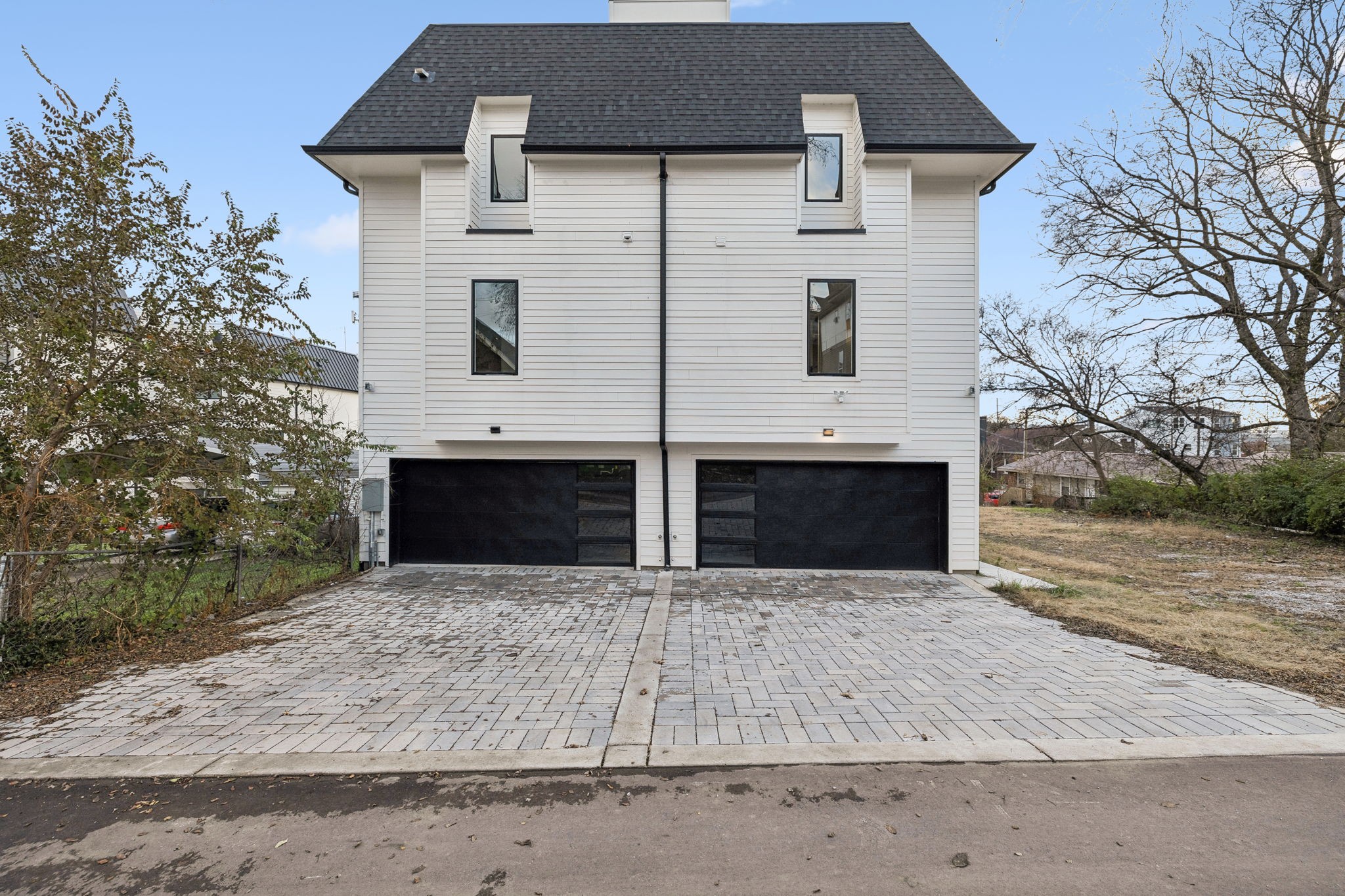 1210 Ireland St Property Photo 3