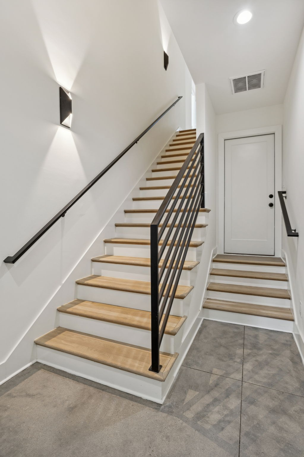 1210 Ireland St Property Photo 14