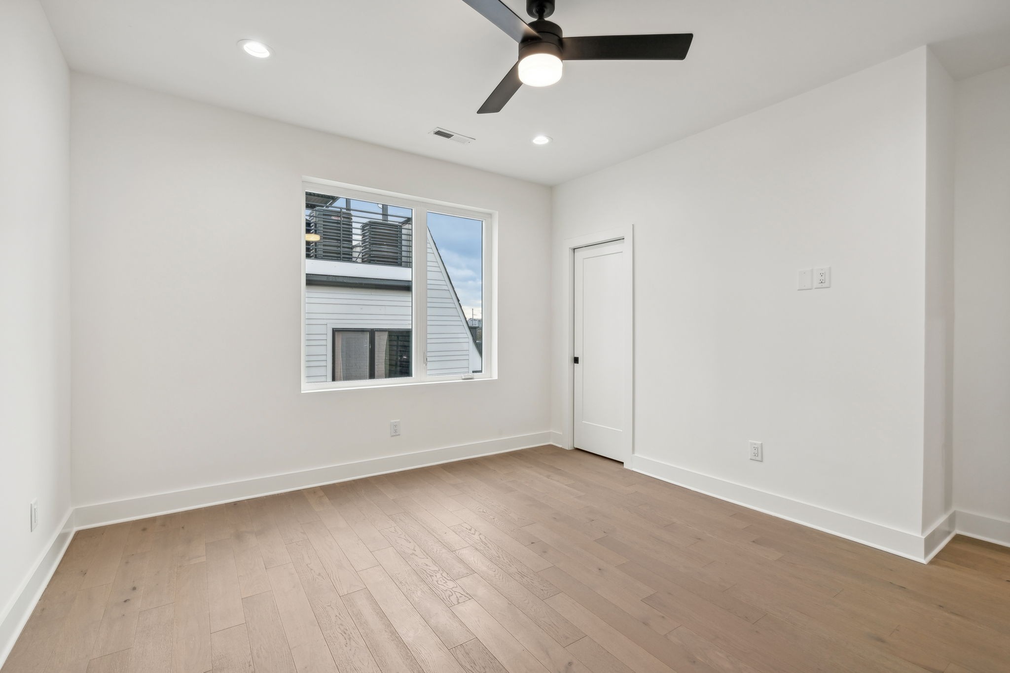 1210 Ireland St Property Photo 33