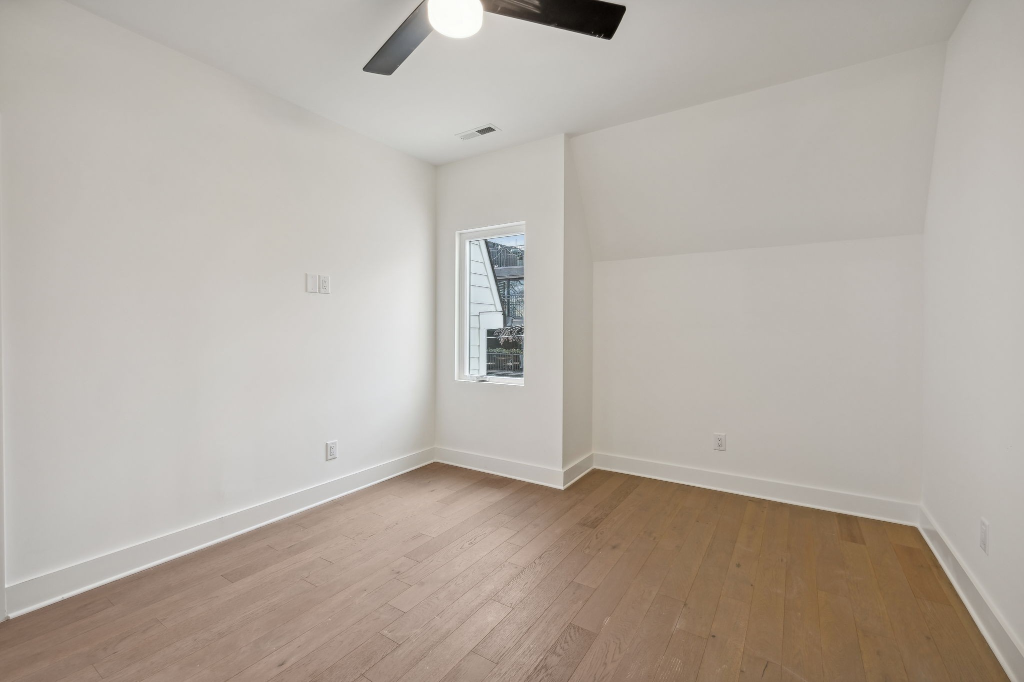 1210 Ireland St Property Photo 35