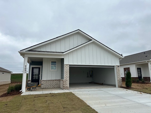 7062 Lang Avenue Property Photo 1