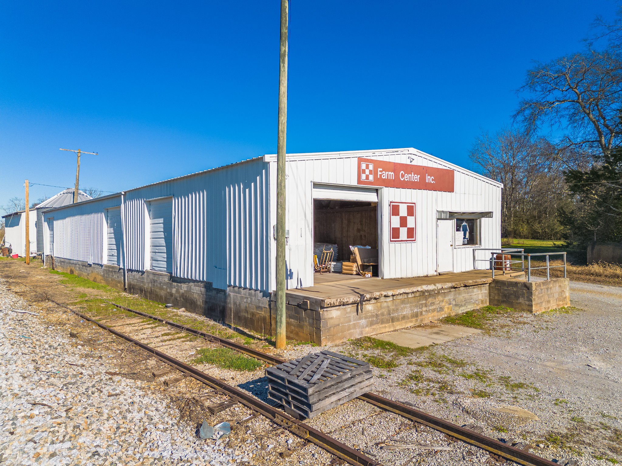 622 Depot St Property Photo 3