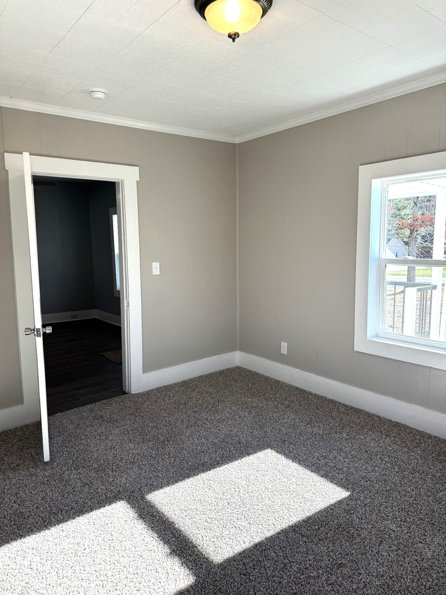 1016 W Lincoln St Property Photo 5