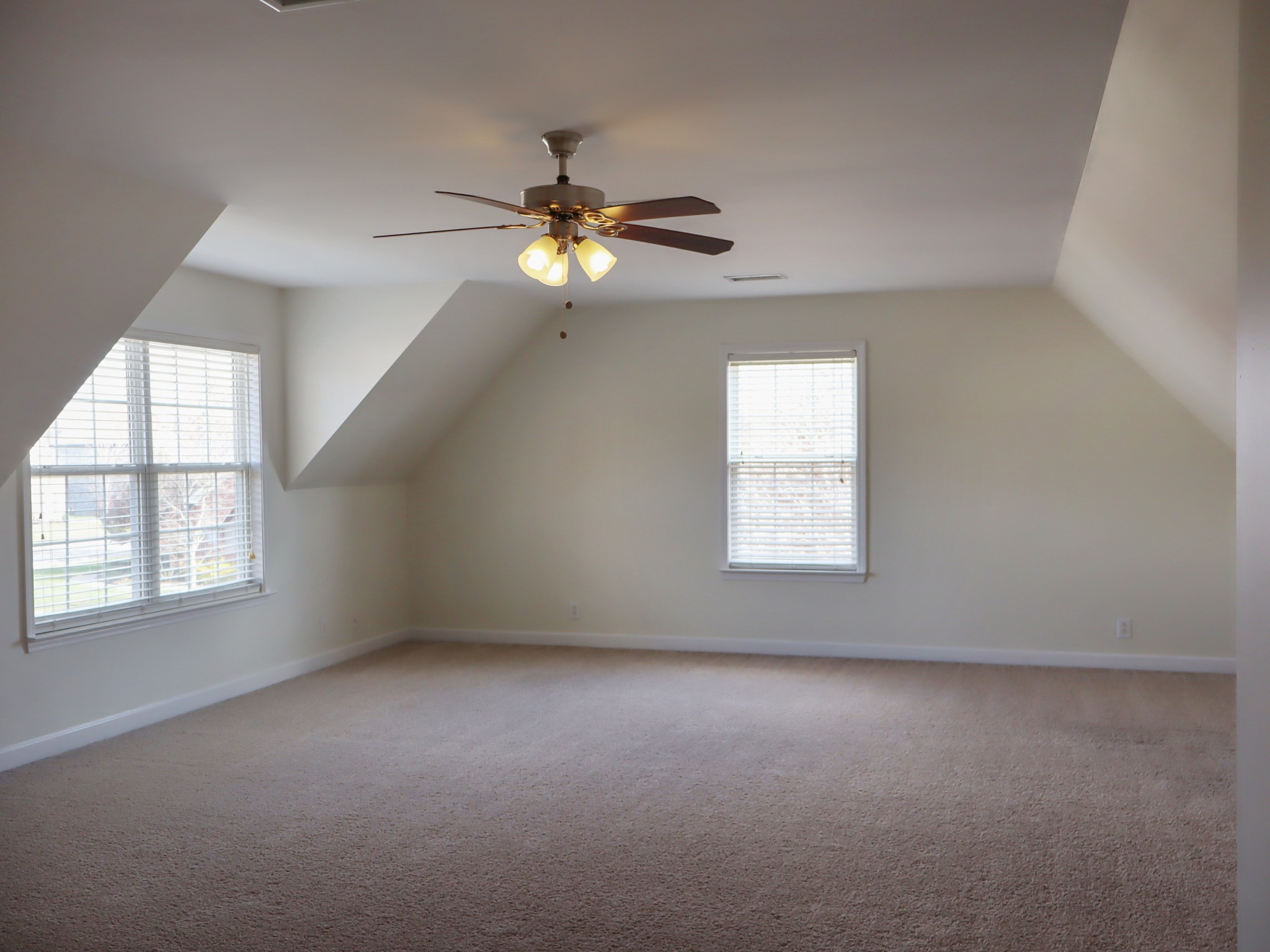 1363 Dunraven Dr Property Photo 23