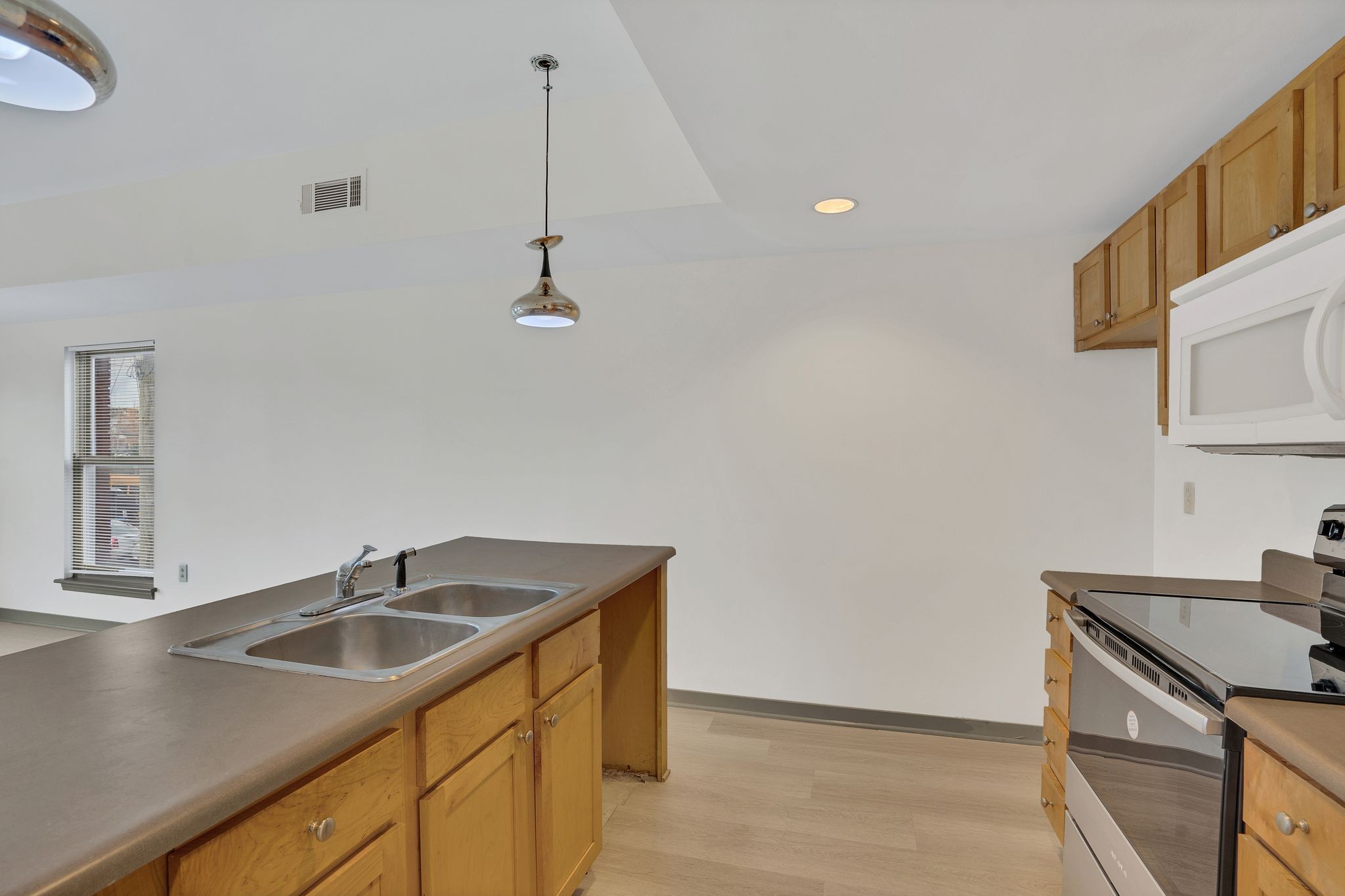 942 Jefferson St Property Photo 12
