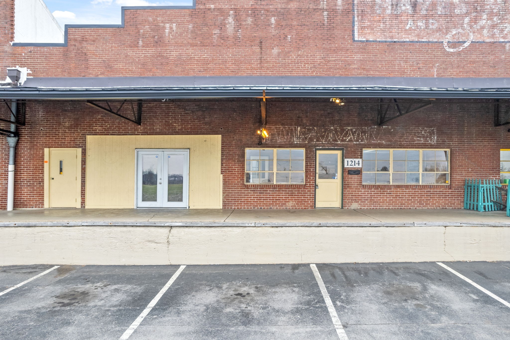1214 College St Property Photo 18