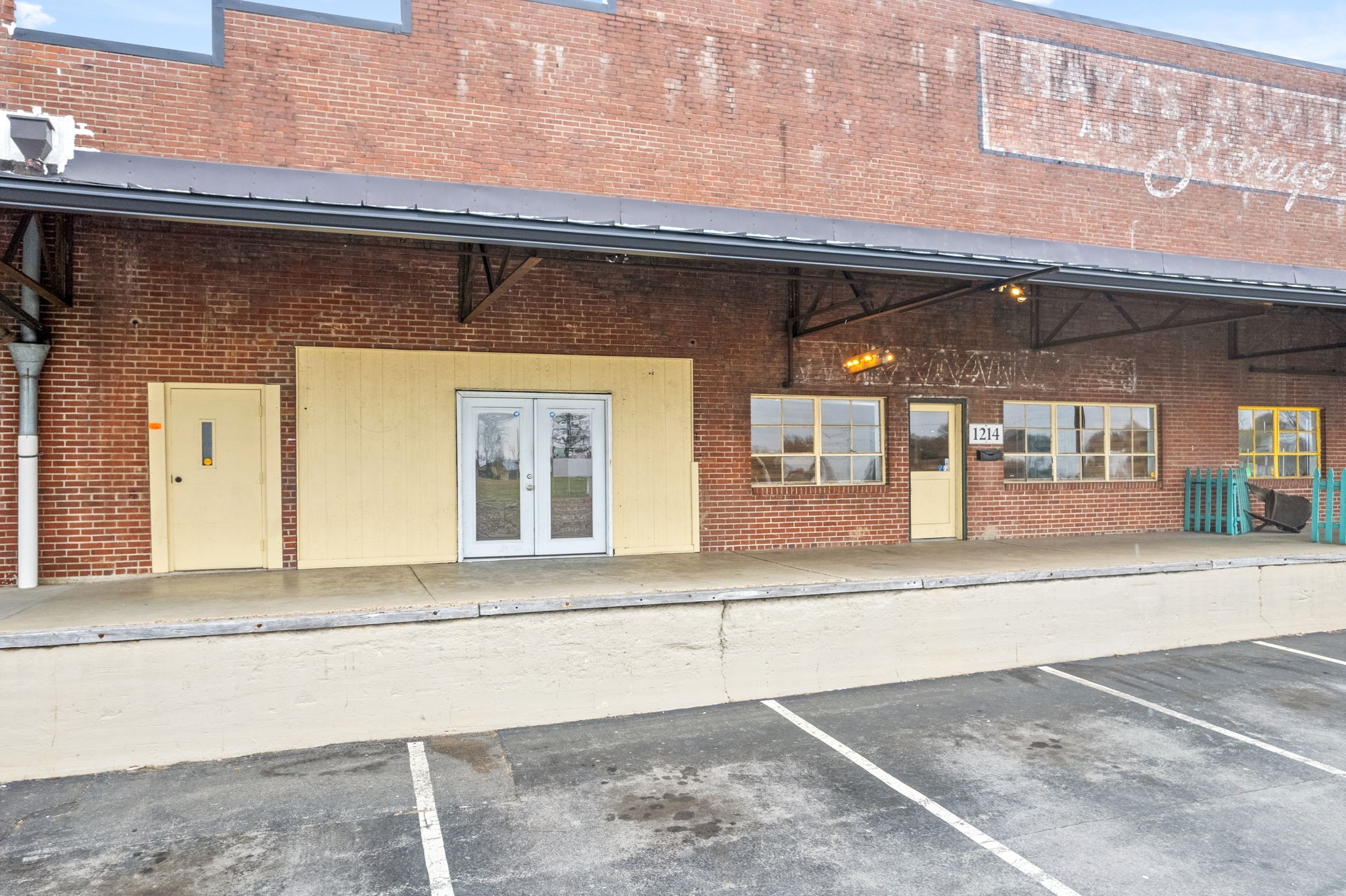 1214 College St Property Photo 19