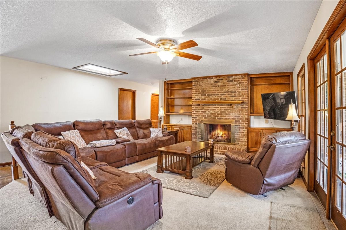 202 Provins Dr Property Photo 8