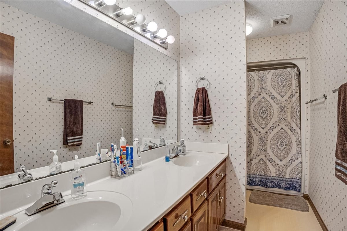 202 Provins Dr Property Photo 20