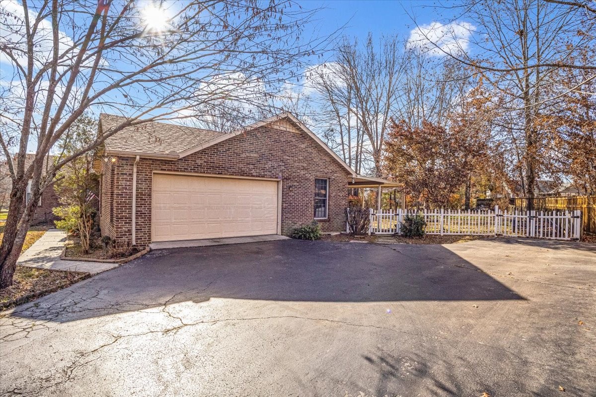 202 Provins Dr Property Photo 31