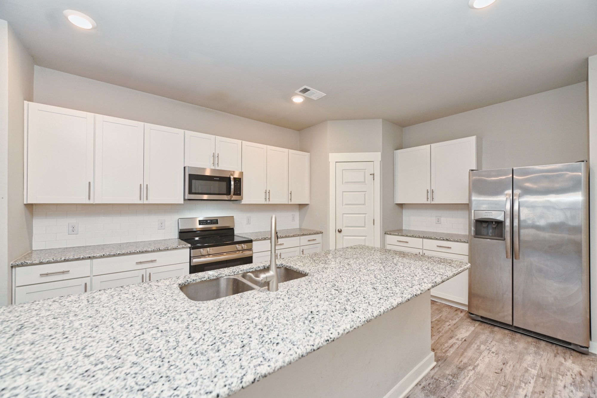1041 Henley Pvt Ln Property Photo 7
