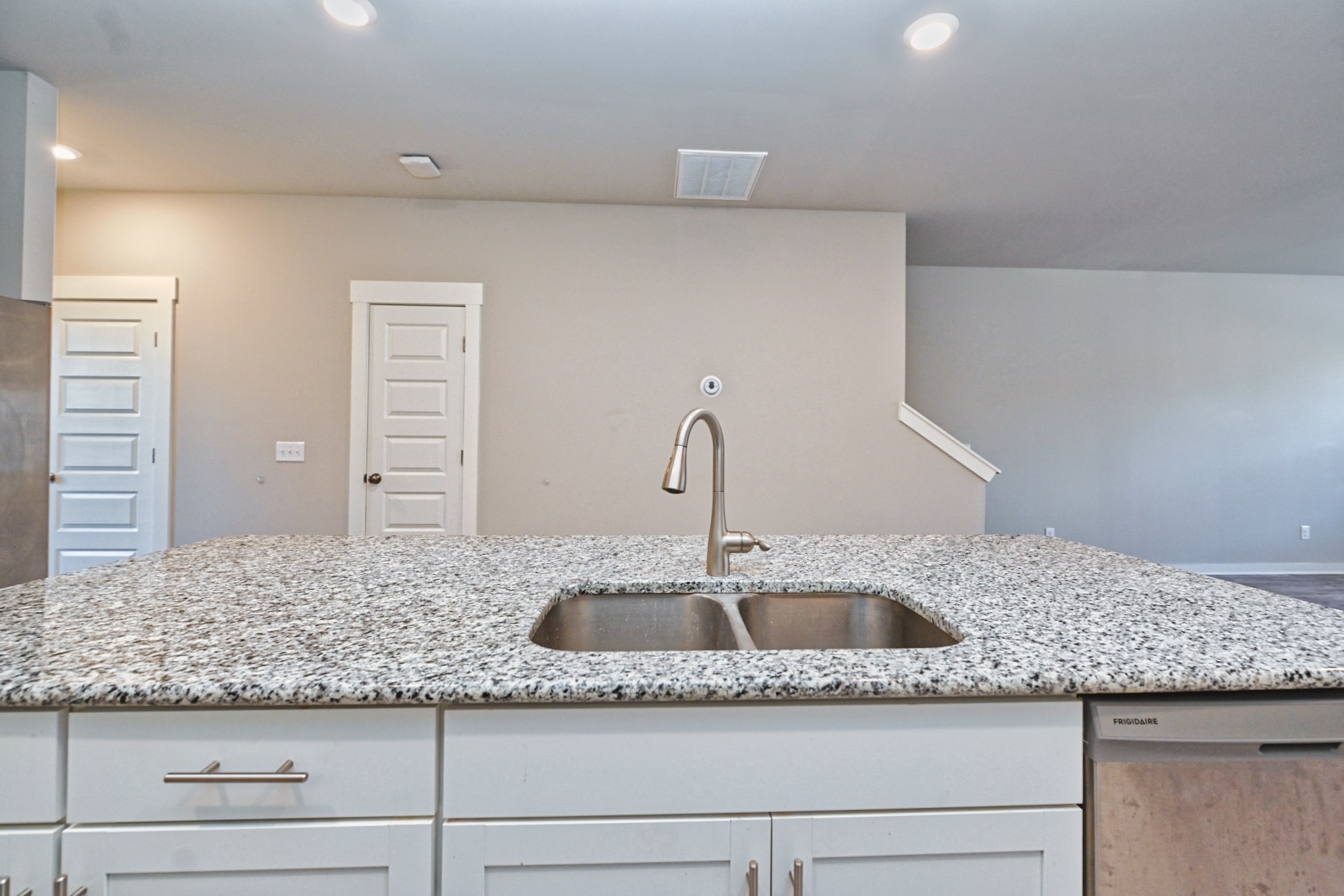 1041 Henley Pvt Ln Property Photo 11