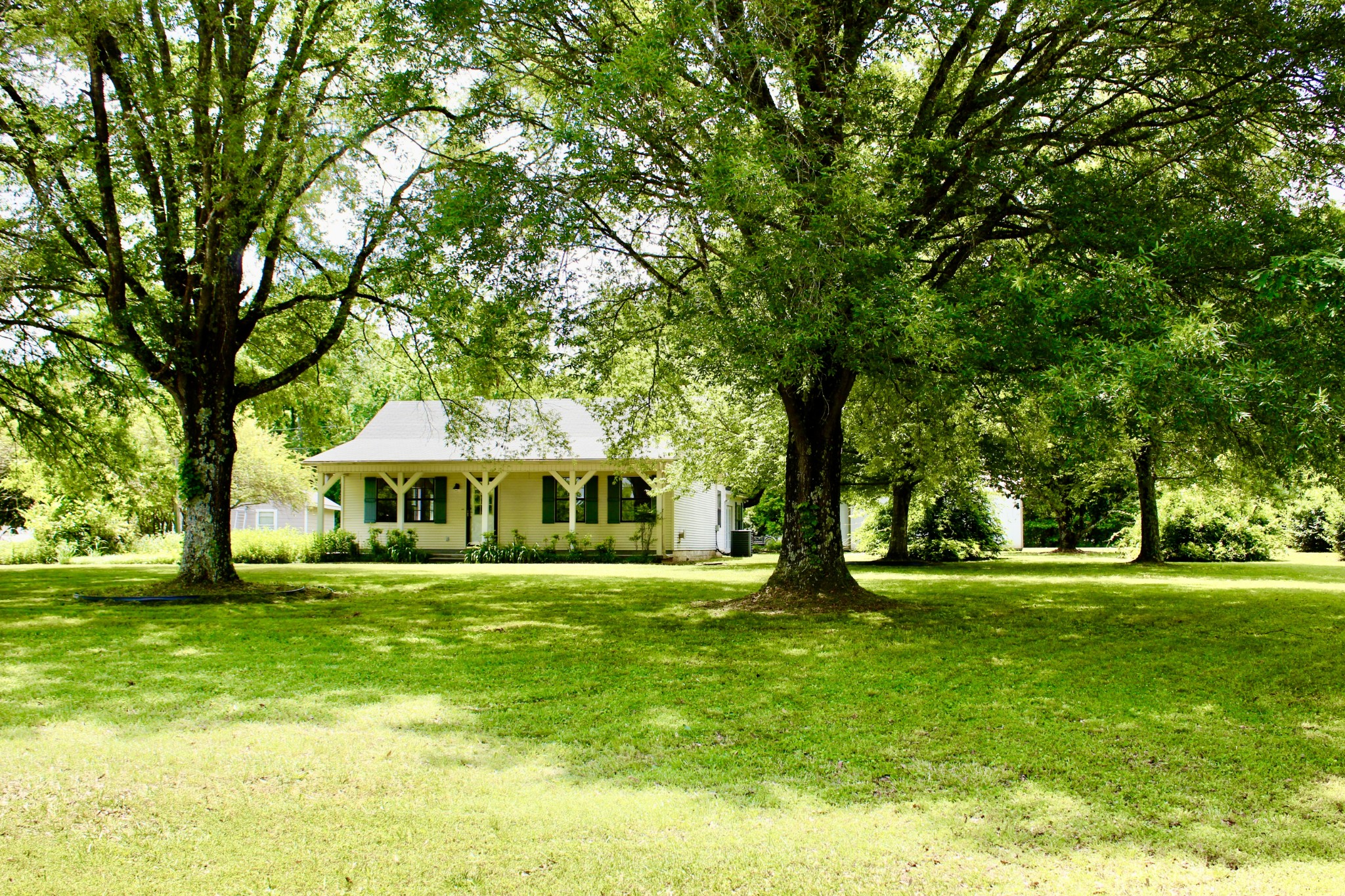 825 Golf Dr Property Photo 2