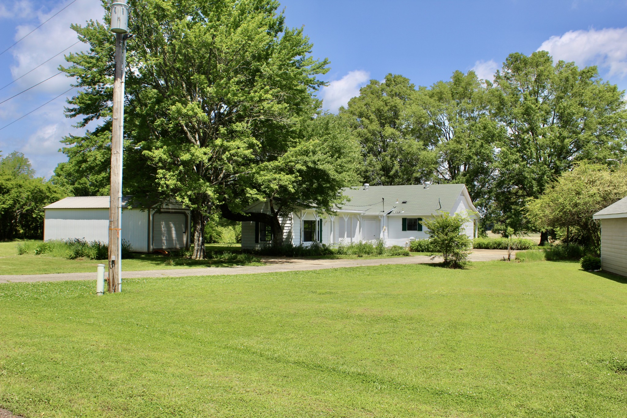 825 Golf Dr Property Photo 9