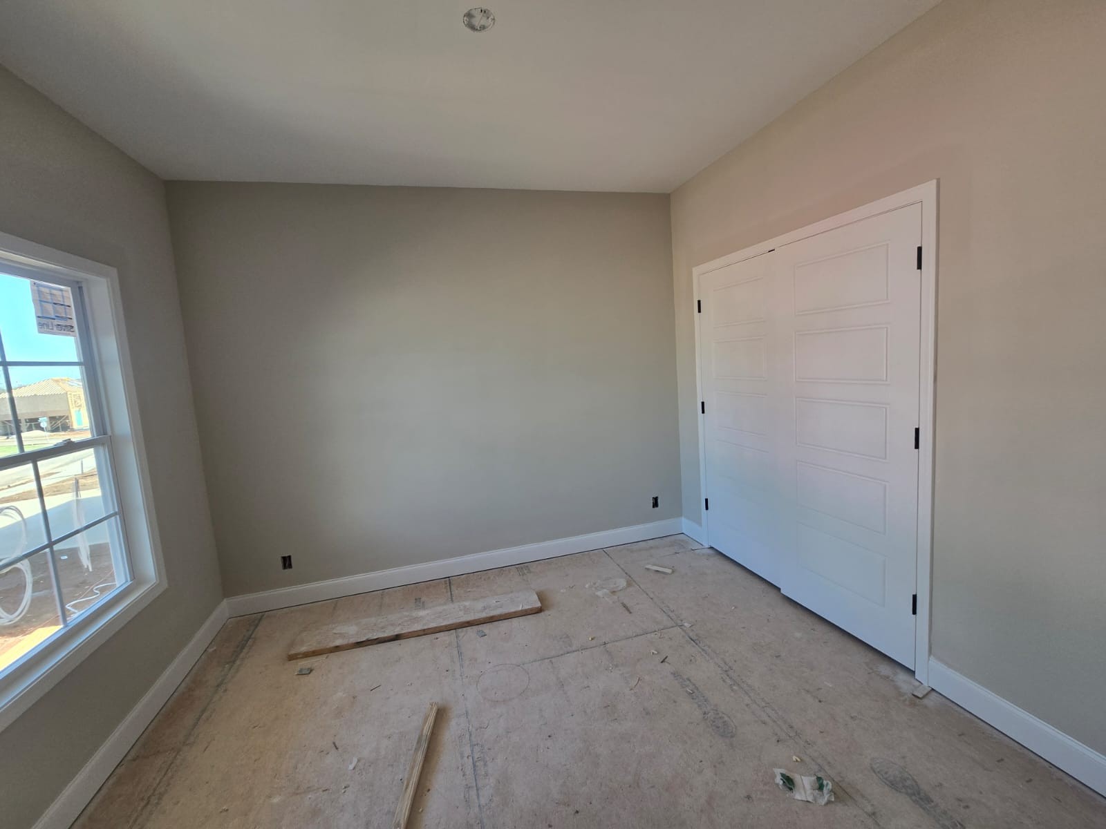 518 N Halifax Ct Property Photo 2
