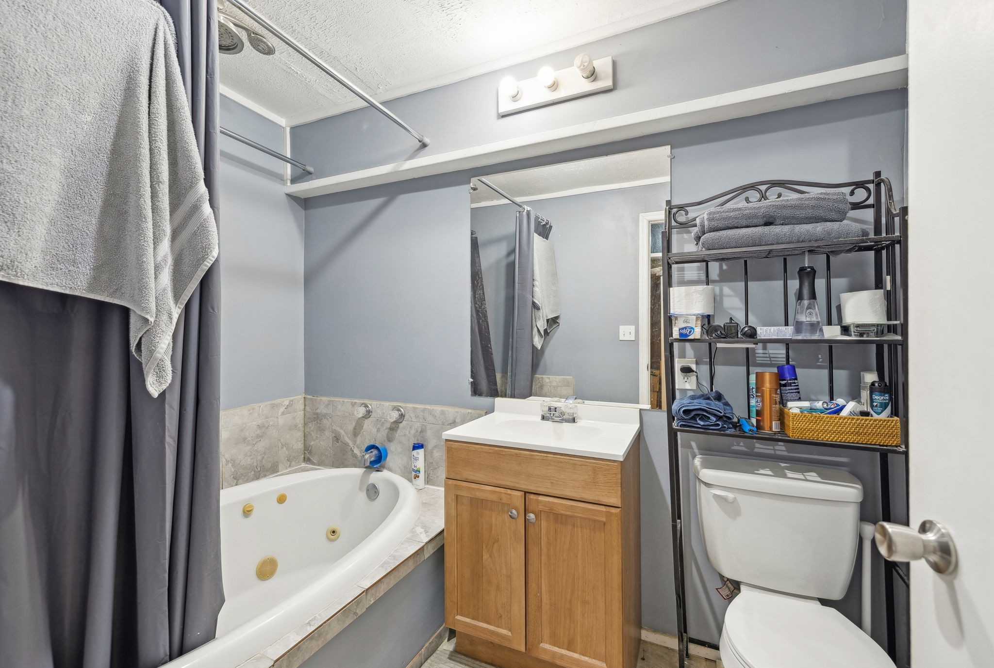 409 Collins St Property Photo 25