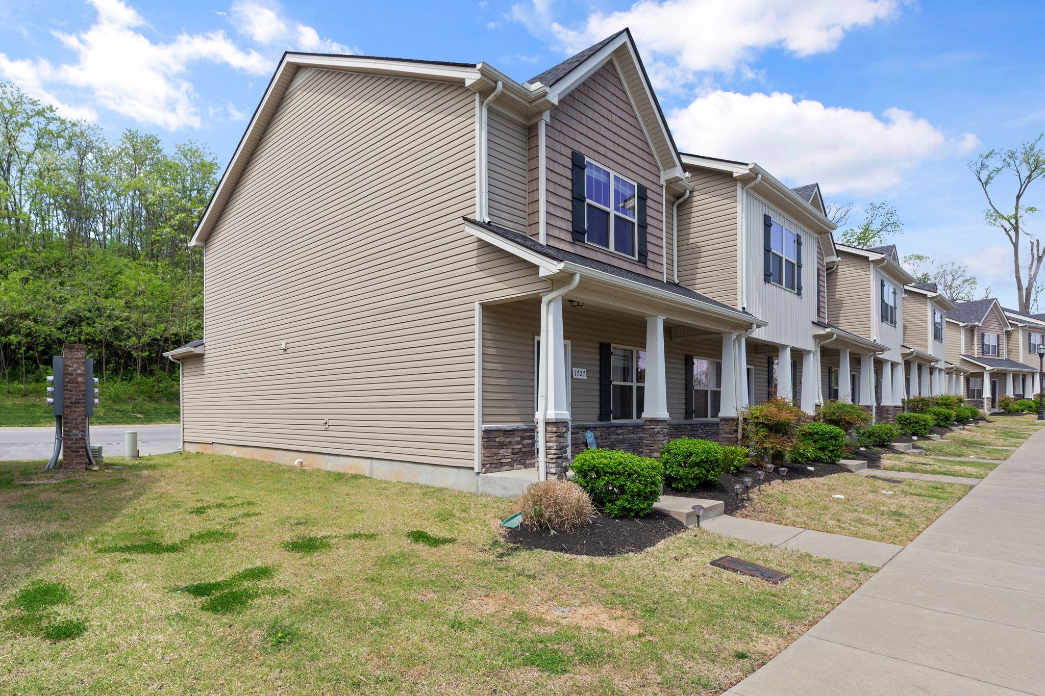 1727 Sprucedale Dr Property Photo 4