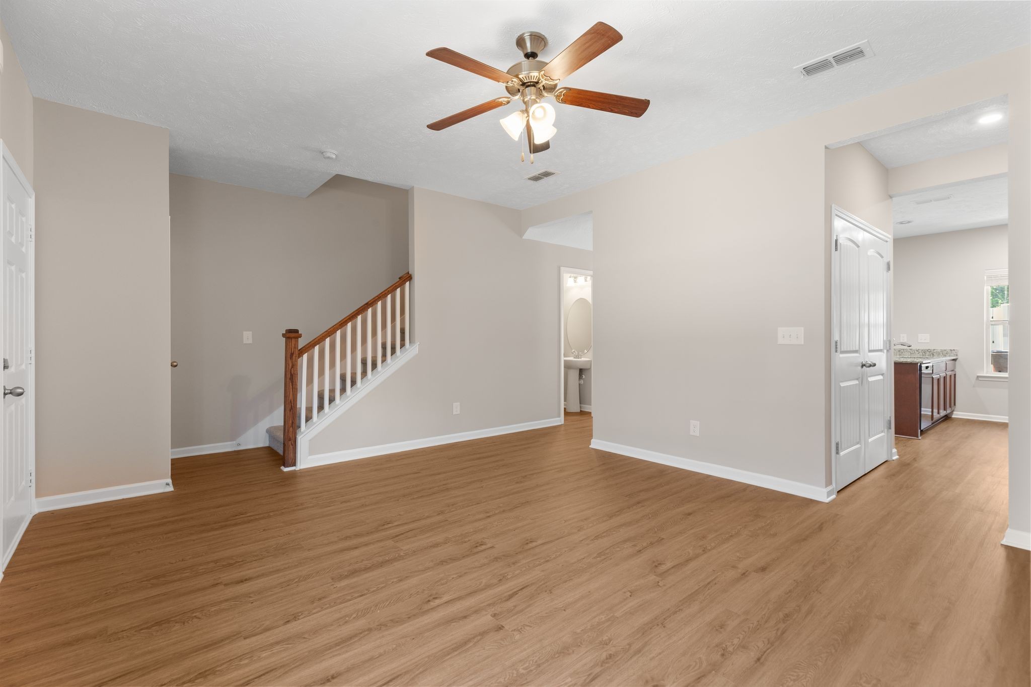 1727 Sprucedale Dr Property Photo 5