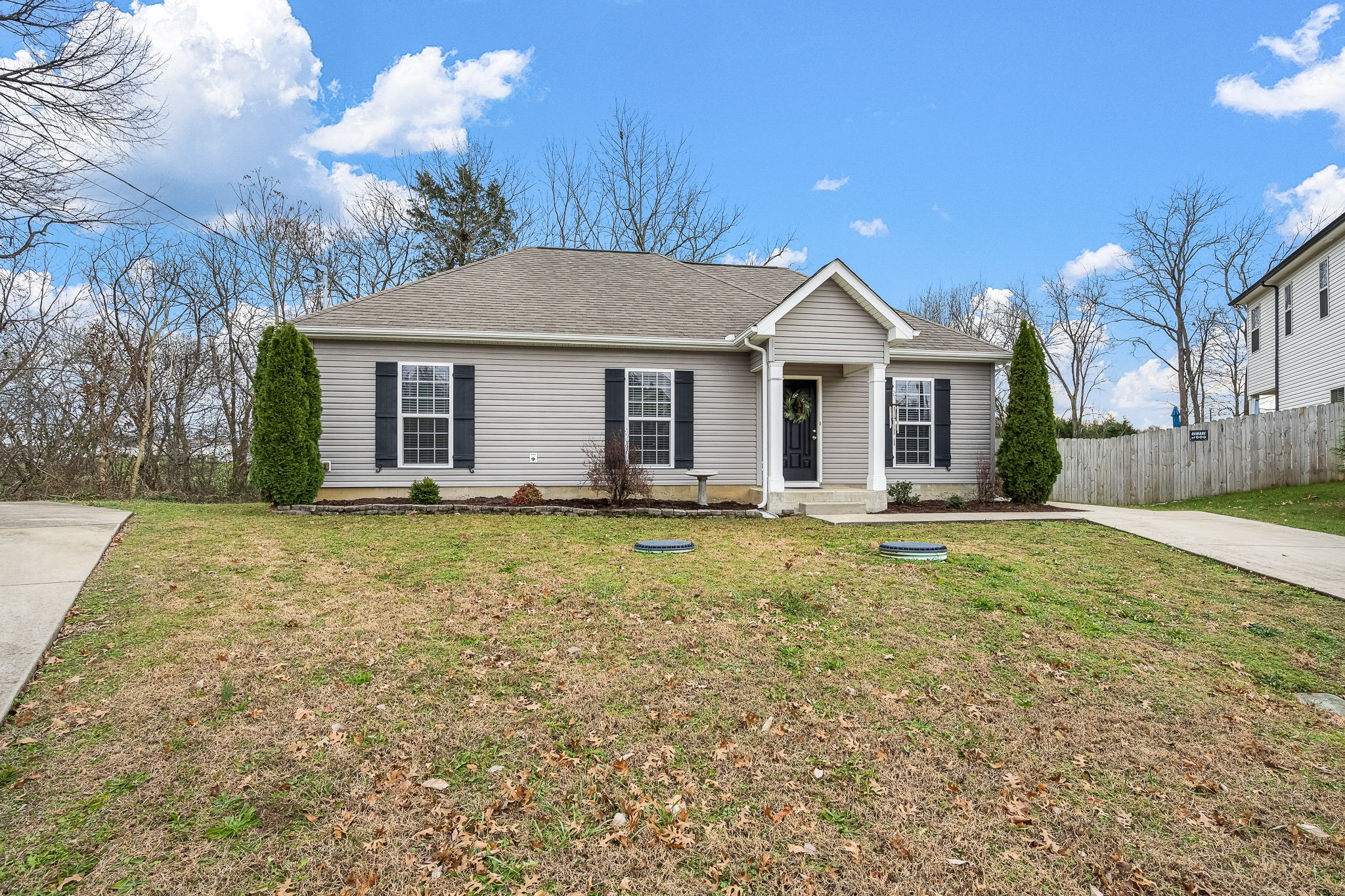 624 Niagra Ln Property Photo 3